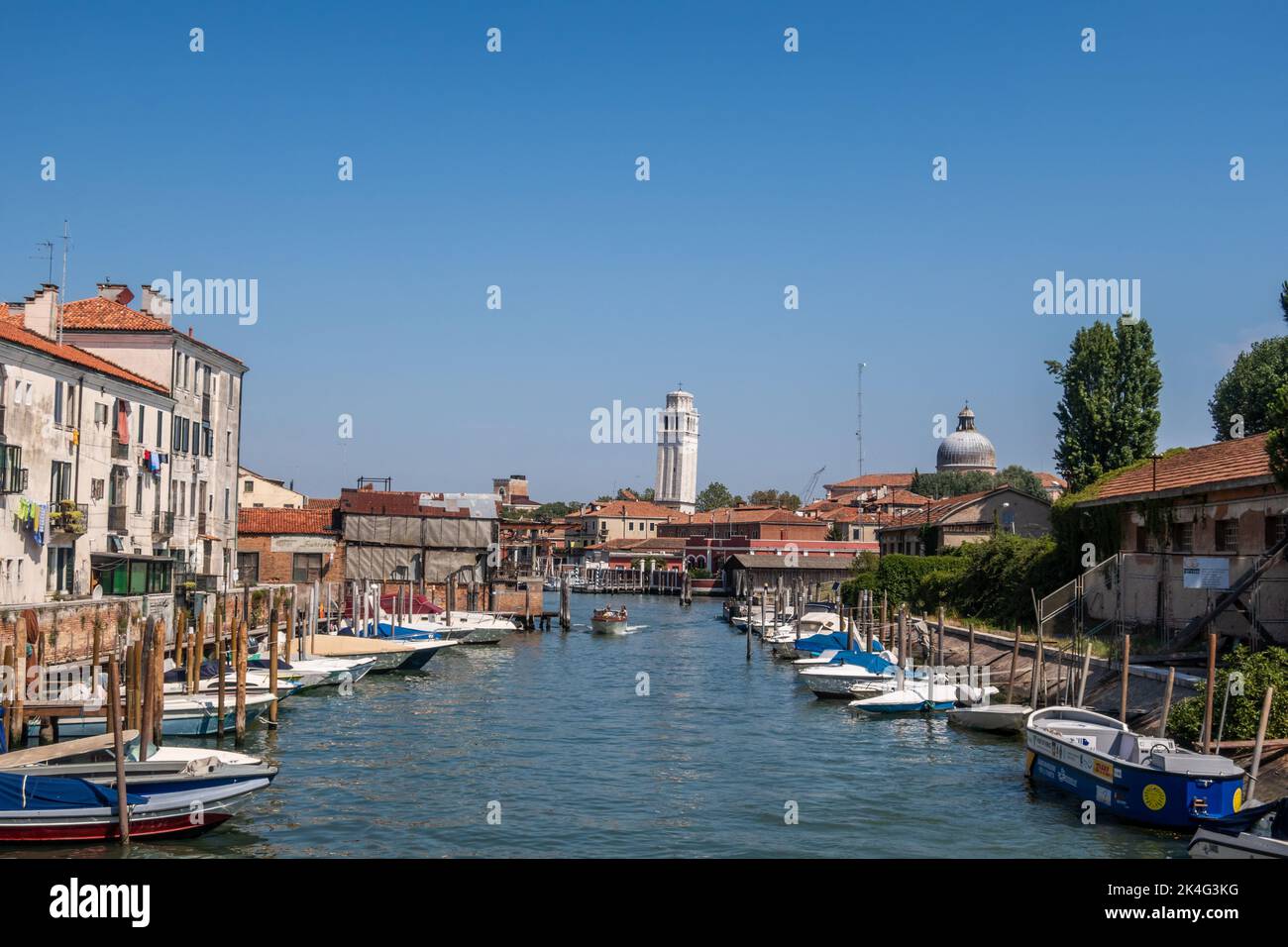 Kirche San Pietro di Castello mit schiefen Glockenturm, Venedig, Italien Stockfoto