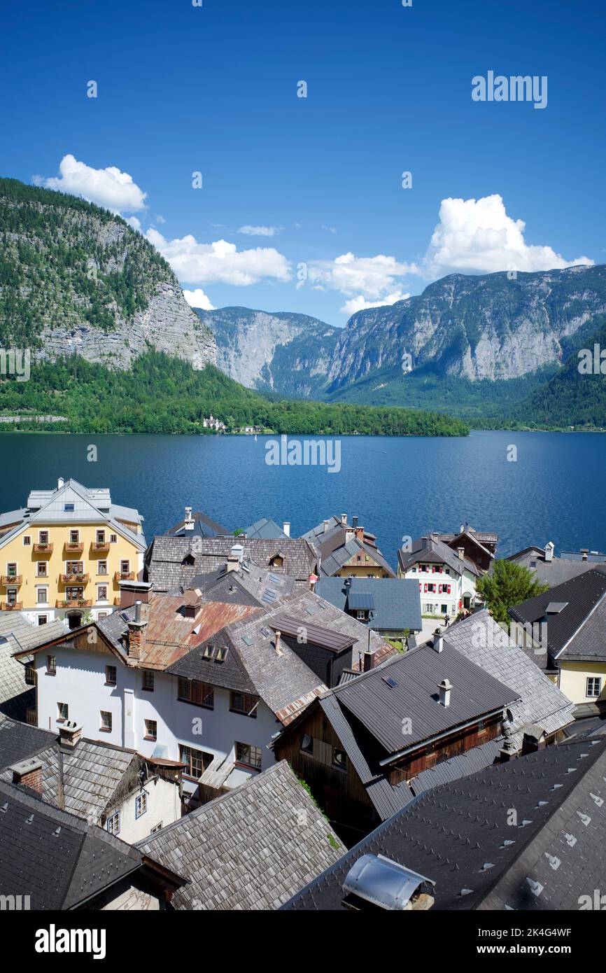 UNESCO-Weltkulturerbe Hallstatt. Es ist ein Dorf am Westufer des Hallstätter Sees im gebirgigen Salzkammergut Österreichs. Stockfoto