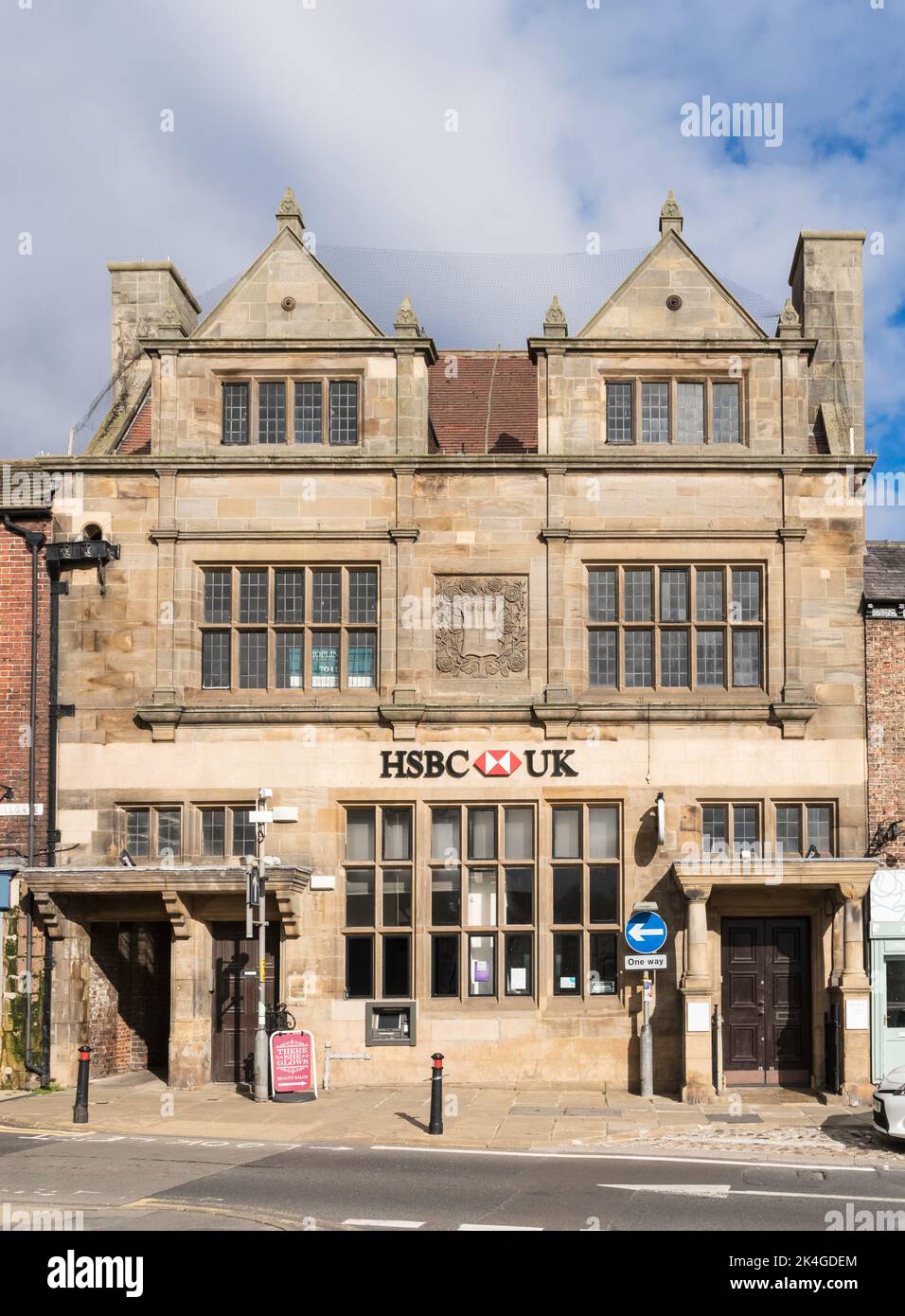 Börsennotiertes Bankgebäude aus dem frühen 20.. Jahrhundert in Thirsk, heute HSBC-Bank, North Yorkshire, England, Großbritannien Stockfoto