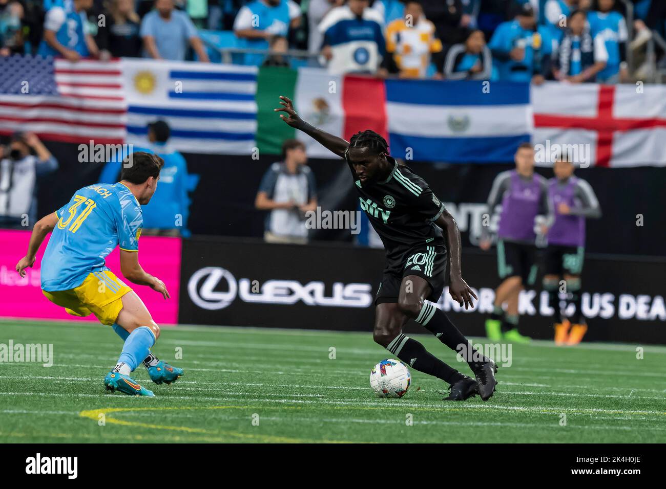 Charlotte, North Carolina, USA. 1. Oktober 2022. Charlotte FC Mittelfeldspieler DERRICK JONES (GHA) spielt im Bank of America Stadium in Charlotte, North Carolina, USA, gegen die Philadelphia Union. (Bild: © Walter G. Arce Sr./ZUMA Press Wire) Stockfoto