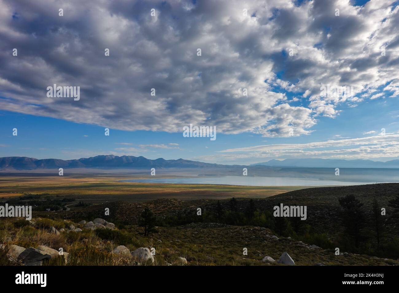 Crowley Forellenanglersee und Stausee etwa 12 Meilen südlich von Mammoth Lakes, Kalifornien, USA. Stockfoto