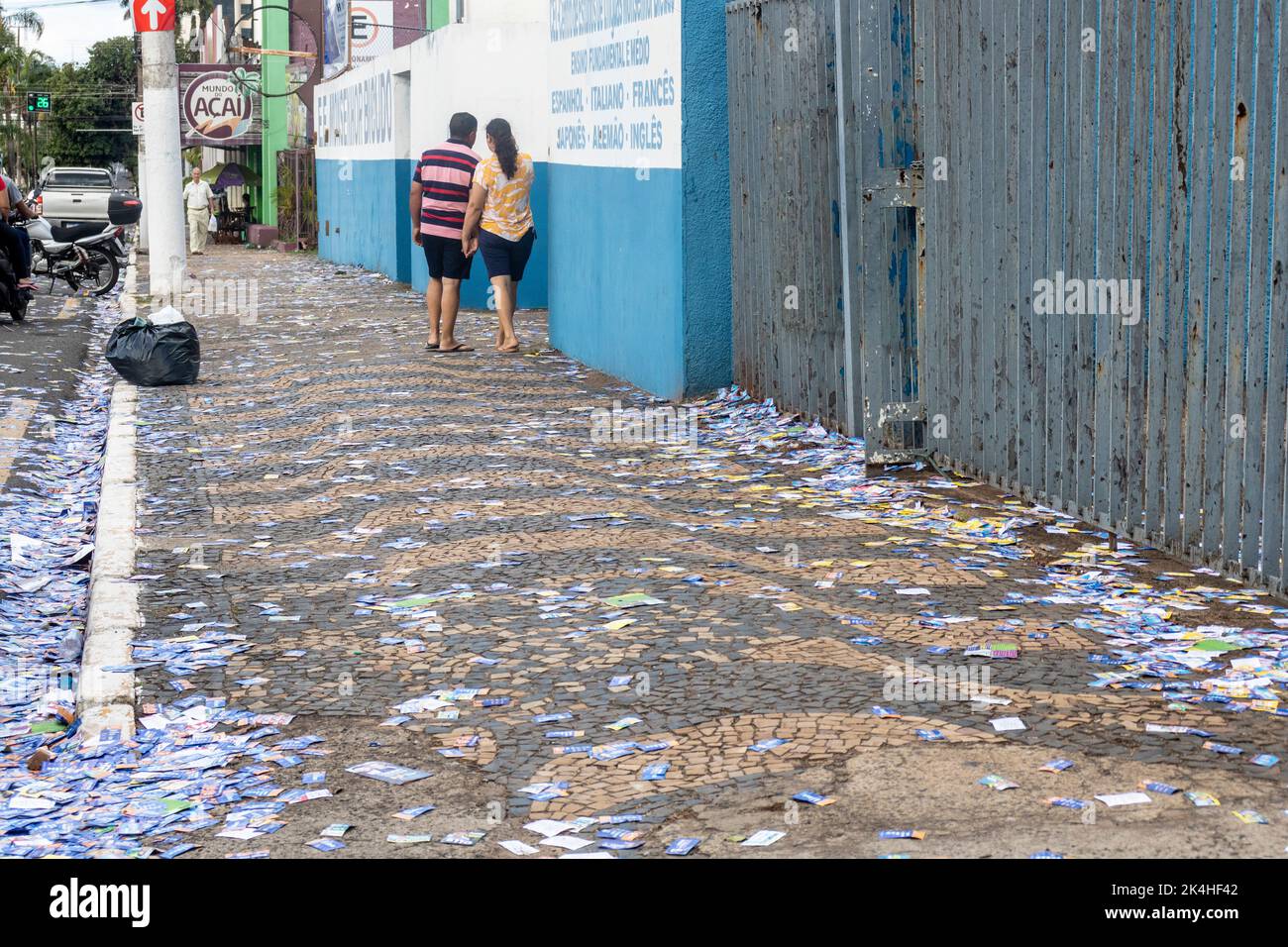 Brasilien. 02. Oktober 2022. Marília, SP - 02.10.2022: ELEIÇÃO EM MARILIA - Wähler während der Abstimmung in der Stadt Marília, Region im mittleren Westen des Bundesstaates São Paulo (Foto: ALF Ribeiro/Fotoarena) Quelle: Foto Arena LTDA/Alamy Live News Stockfoto