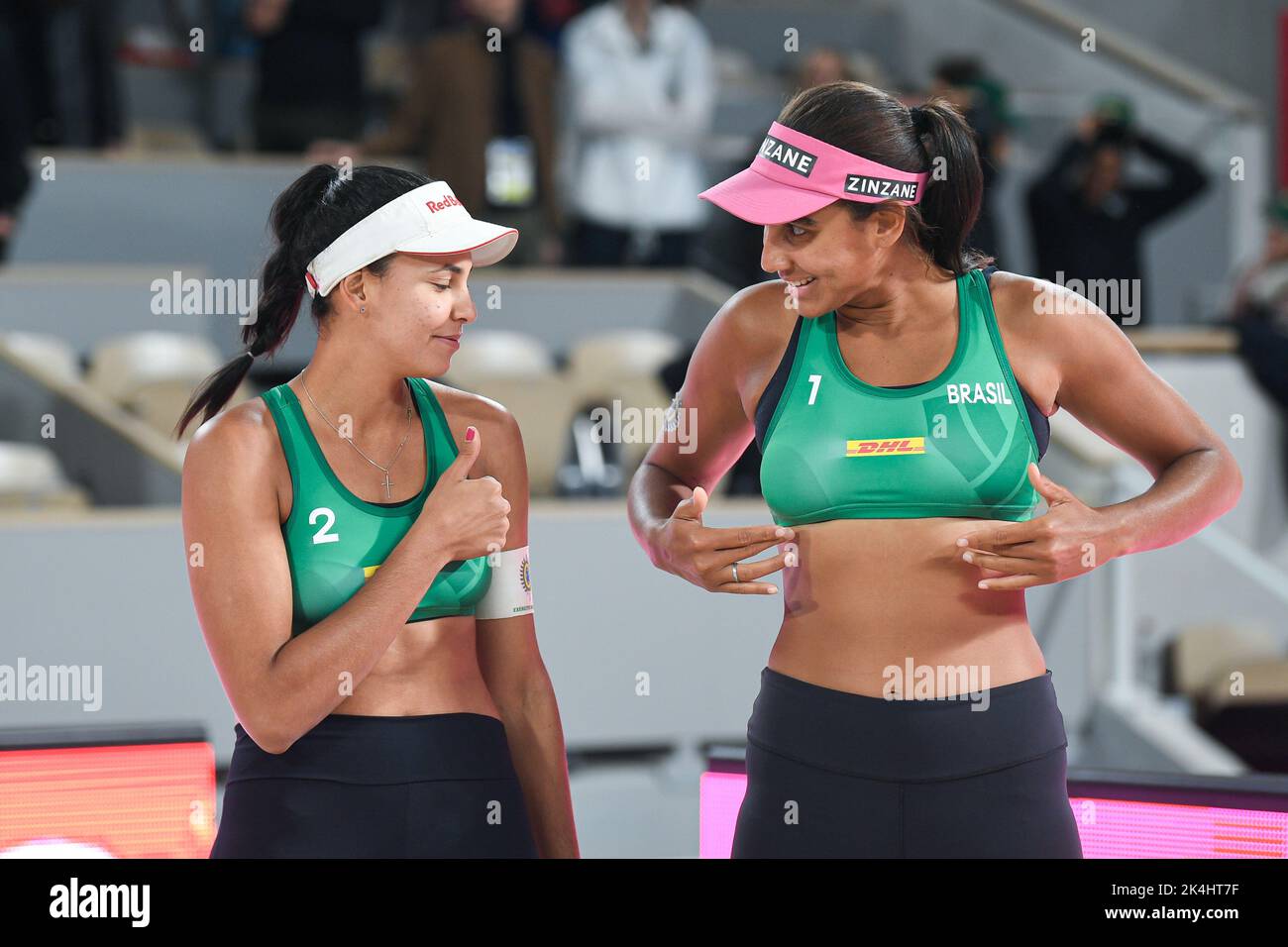 Paris, Frankreich. 02. Oktober 2022. Eduarda Duda Santos Lisboa und Ana Patricia Ramos aus Brasilien während der Volleyball Beach Pro Tour Elite 16, im Roland-Garros-Stadion, in Paris, Frankreich am 2. Oktober, 2022. Kredit: Victor Joly/Alamy Live News Stockfoto