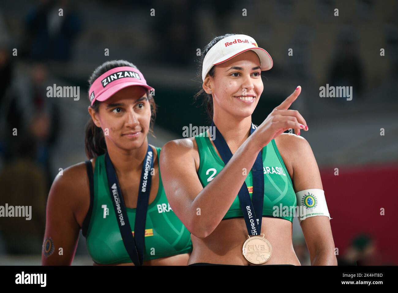 Paris, Frankreich. 02. Oktober 2022. Eduarda Duda Santos Lisboa und Ana Patricia Ramos aus Brasilien während der Volleyball Beach Pro Tour Elite 16, im Roland-Garros-Stadion, in Paris, Frankreich am 2. Oktober, 2022. Kredit: Victor Joly/Alamy Live News Stockfoto
