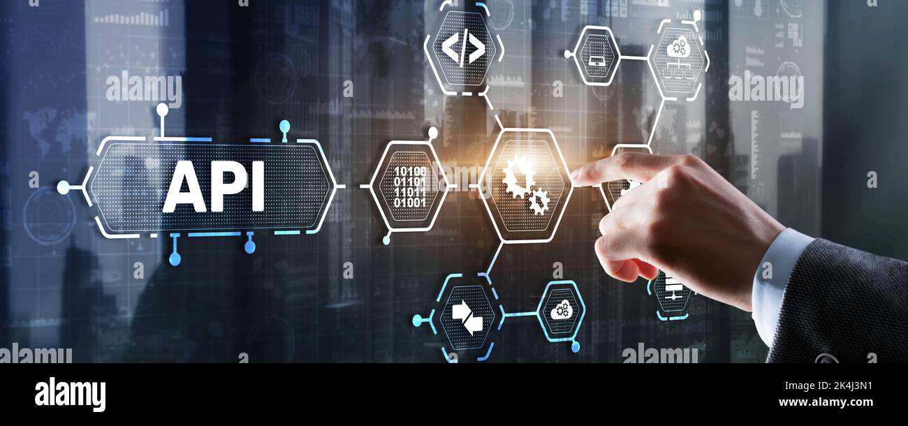 Anwendungsprogrammierschnittstelle. API-Software-Entwicklungstool. IT-Konzept. Geschäftsmann drückt API-Textsymbol auf einem virtuellen Stockfoto