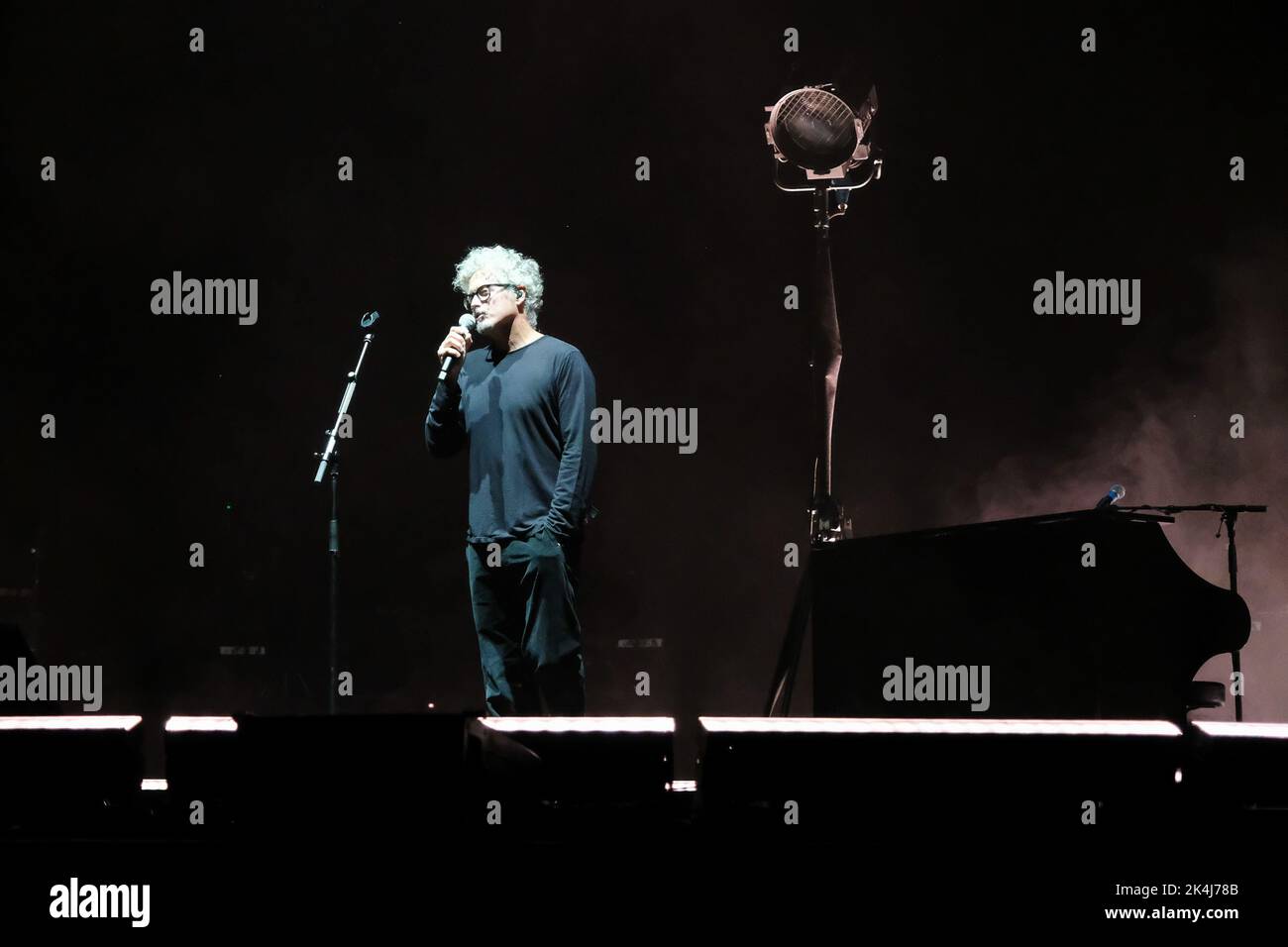 Verona, Italien. 02. Oktober 2022. Niccolo Fabi während NICCOLO' FABI - ARENA DI VERONA 02/10, Italienischer Sänger Musikkonzert in Verona, Italien, Oktober 02 2022 Quelle: Independent Photo Agency/Alamy Live News Stockfoto