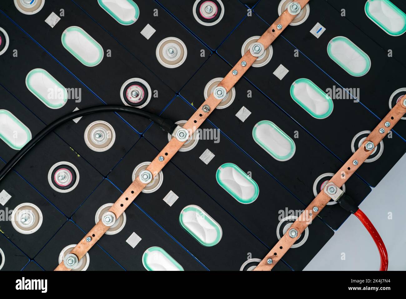 Lithium-NMC-Batterie für Elektrofahrzeuge. Elektroauto-Batterie. Lithium-Ionen-Zellpaket. Wiederaufladbarer Lithium-NMC-Akku. EV Auto Energiespeicher. Hohe Volt Stockfoto