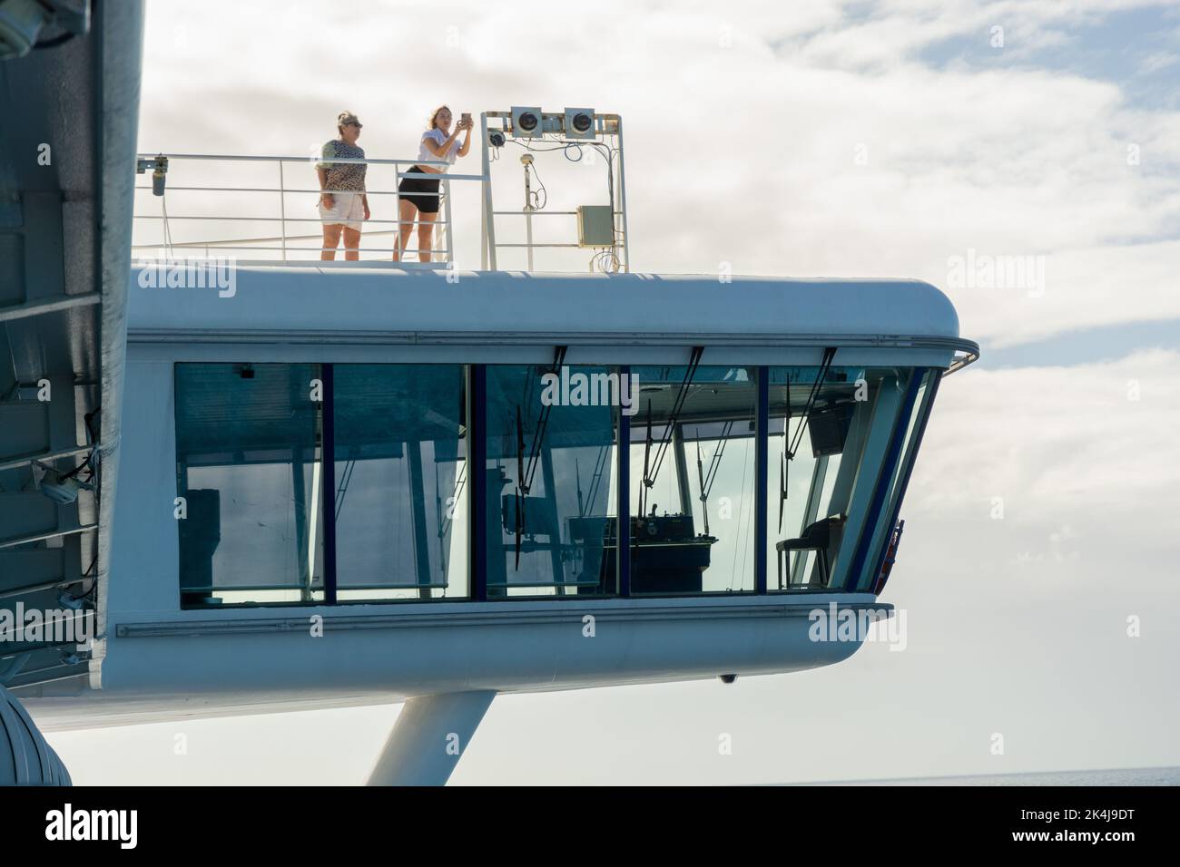 Flugbrücke des p&o-Kreuzfahrtschiffs „pacific Encounter“, das vor queensland im pazifischen Ozean unterwegs ist. australien Stockfoto