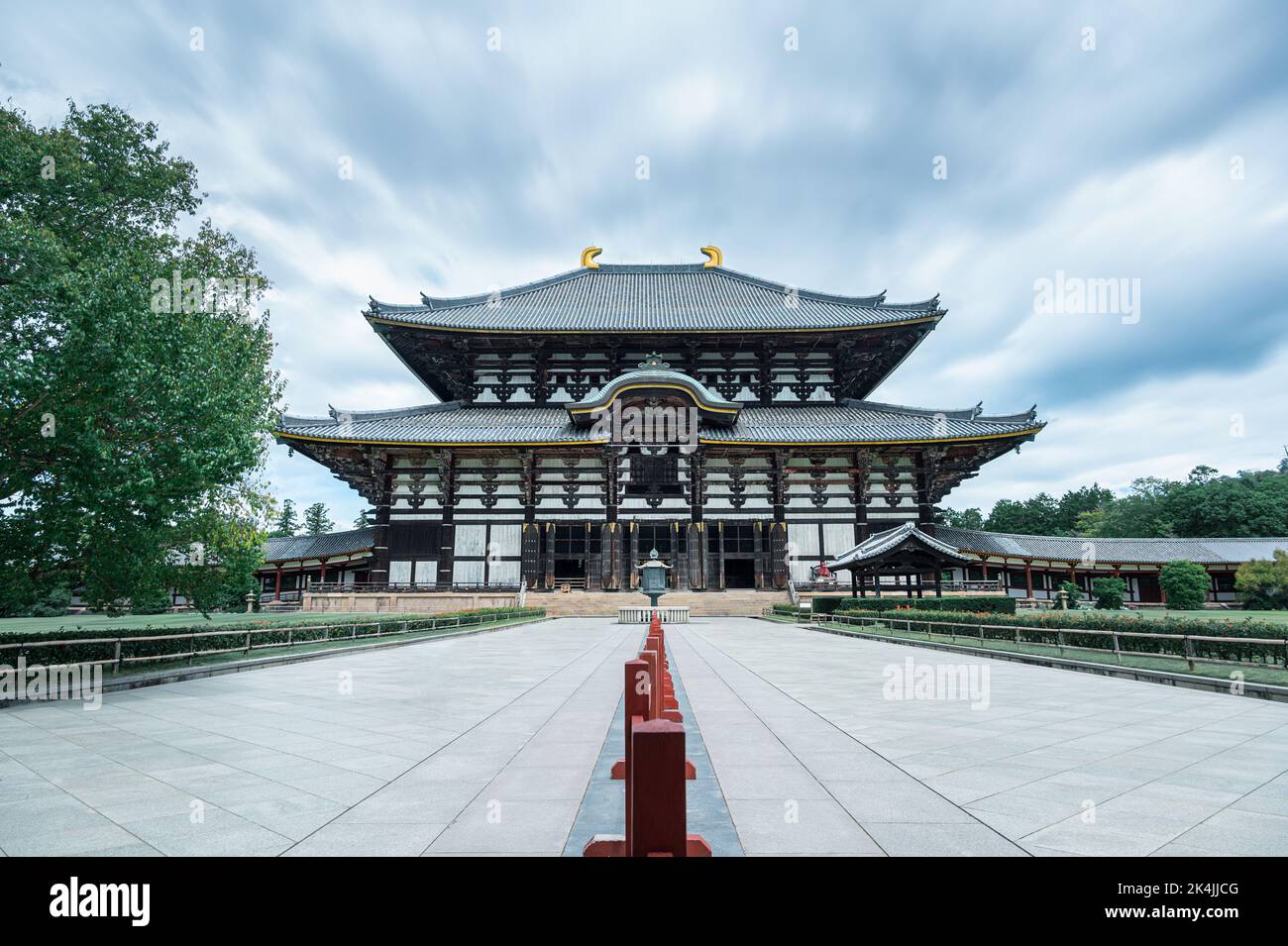 Traditioneller buddhistischer Tempel, Todaiji-Tempel in Nara, Japan erbaut 752, ist eine berühmte Besuchslandschaft. Stockfoto