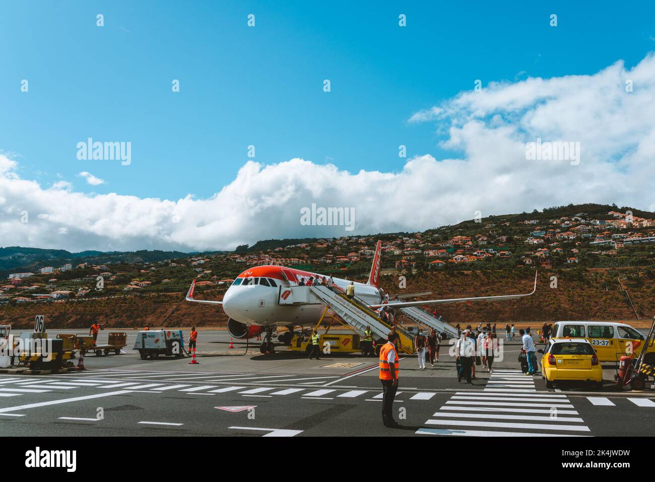 Madeira Island, Portugal 2022, August 26. Passanten, die aus einem