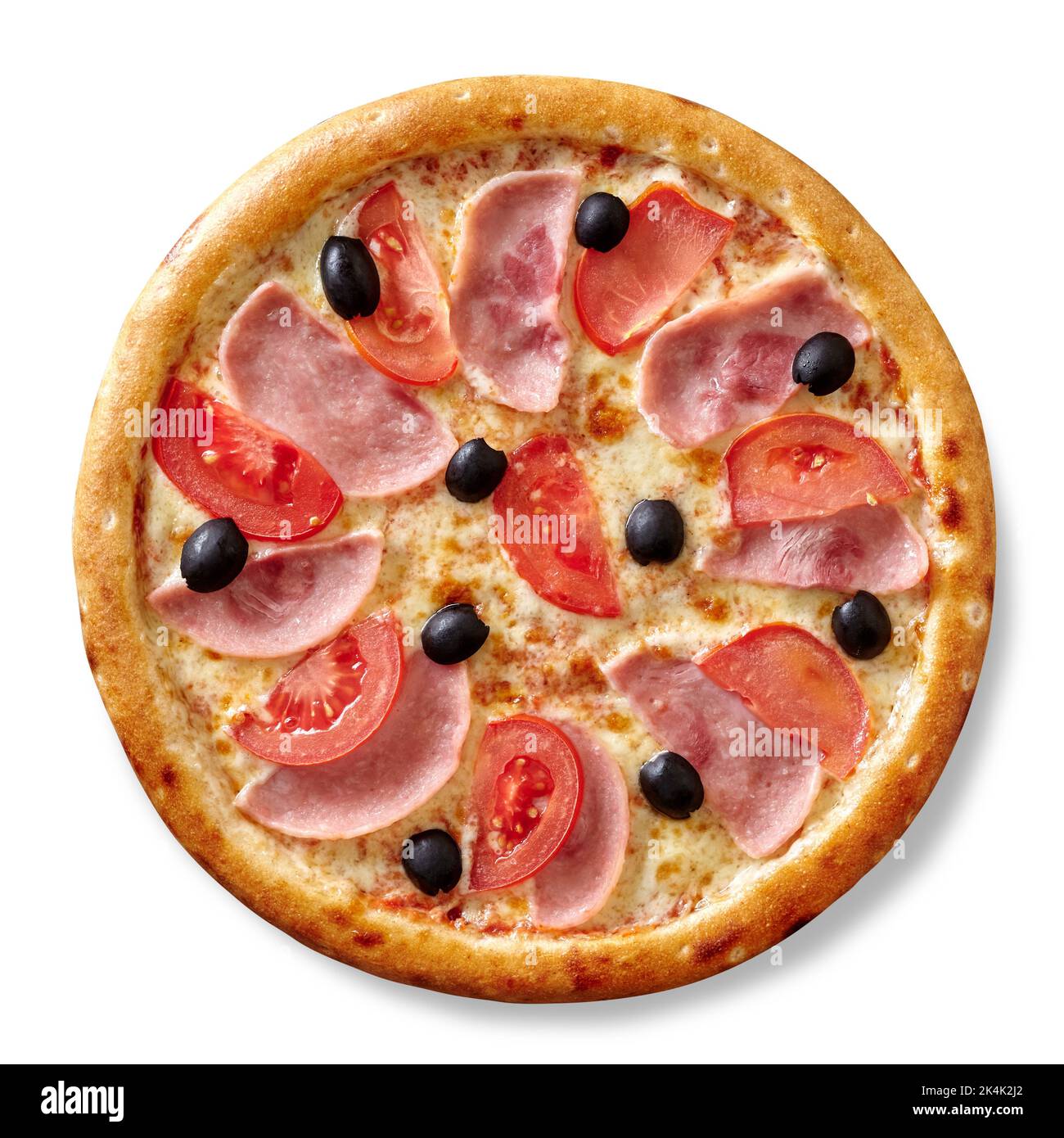 Draufsicht auf Pizza mit Mozzarella, Schinken, Tomaten und Oliven isoliert auf weißem Hintergrund Stockfoto
