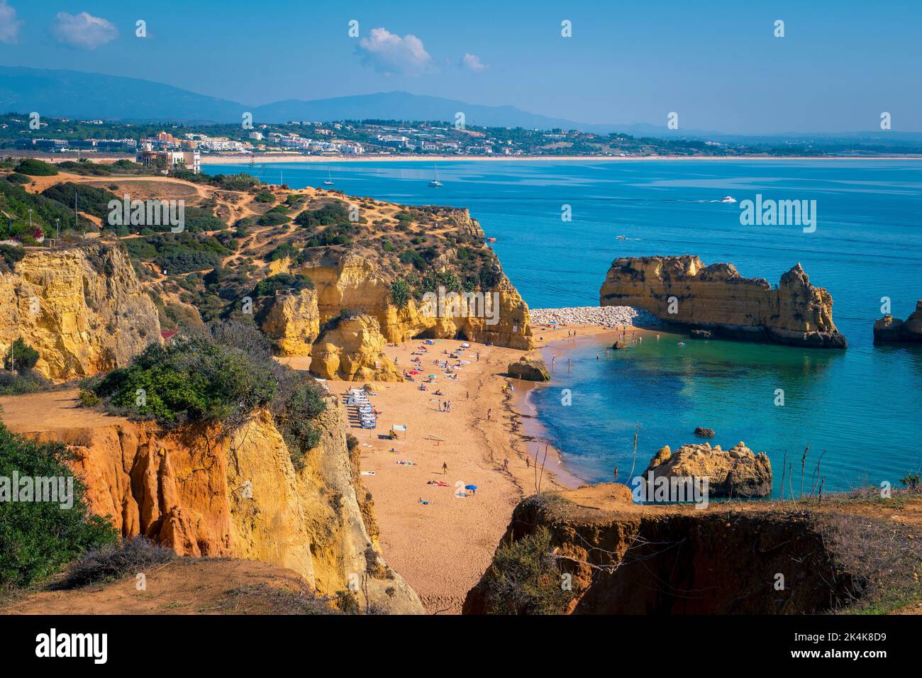 Lagos, Portugal, September 2022: Blick auf Praia de Dona Ana in Lagos, Portugal Stockfoto