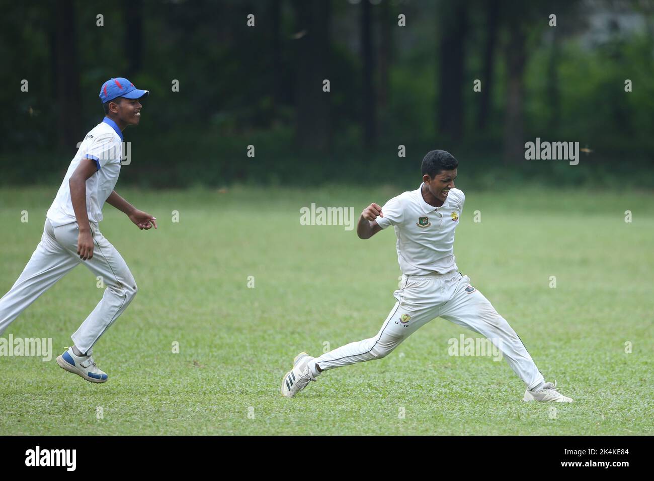 Prime Bank National School Cricket Tournament 2021-22 Spiel zwischen Premier Ideal High School, Mymensingh und Shishu Niketon High School, Rangpur bei J Stockfoto