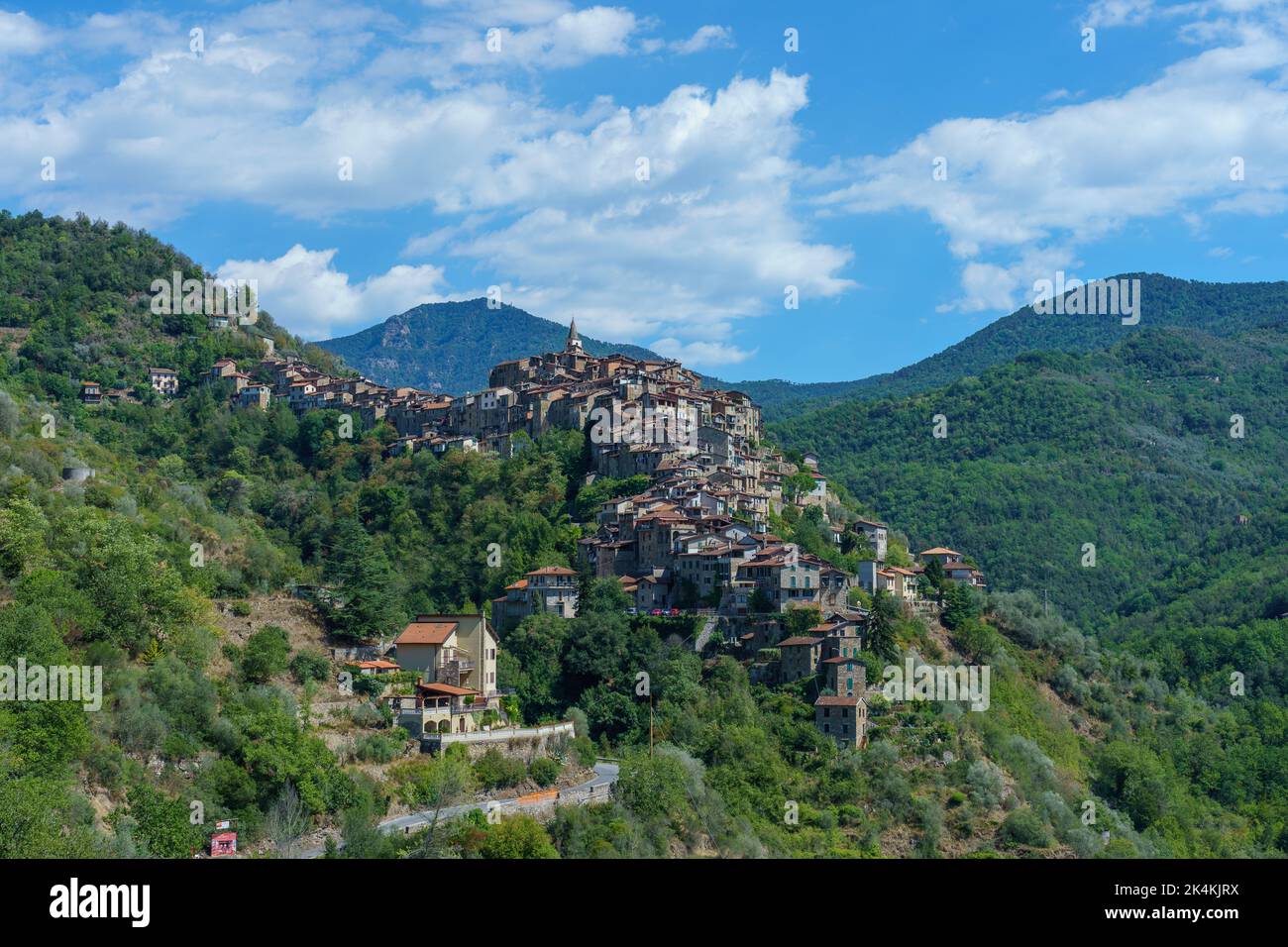 Italien. Ligurien. Das hoch gelegene Dorf Apricale im Val Nervia (Imperia, Ligurien, Italien) Stockfoto