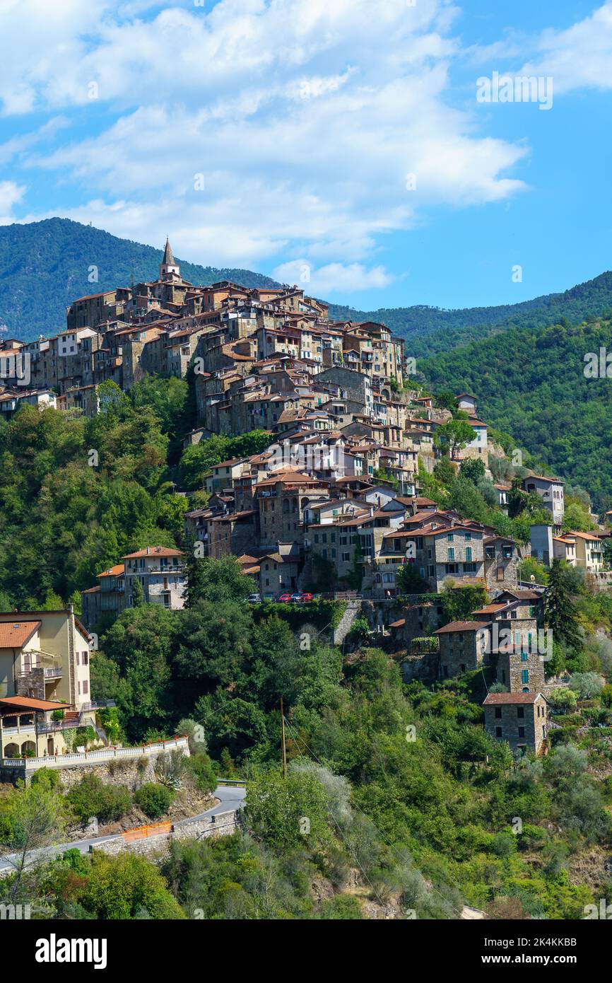 Italien. Ligurien. Das hoch gelegene Dorf Apricale im Val Nervia (Imperia, Ligurien, Italien) Stockfoto