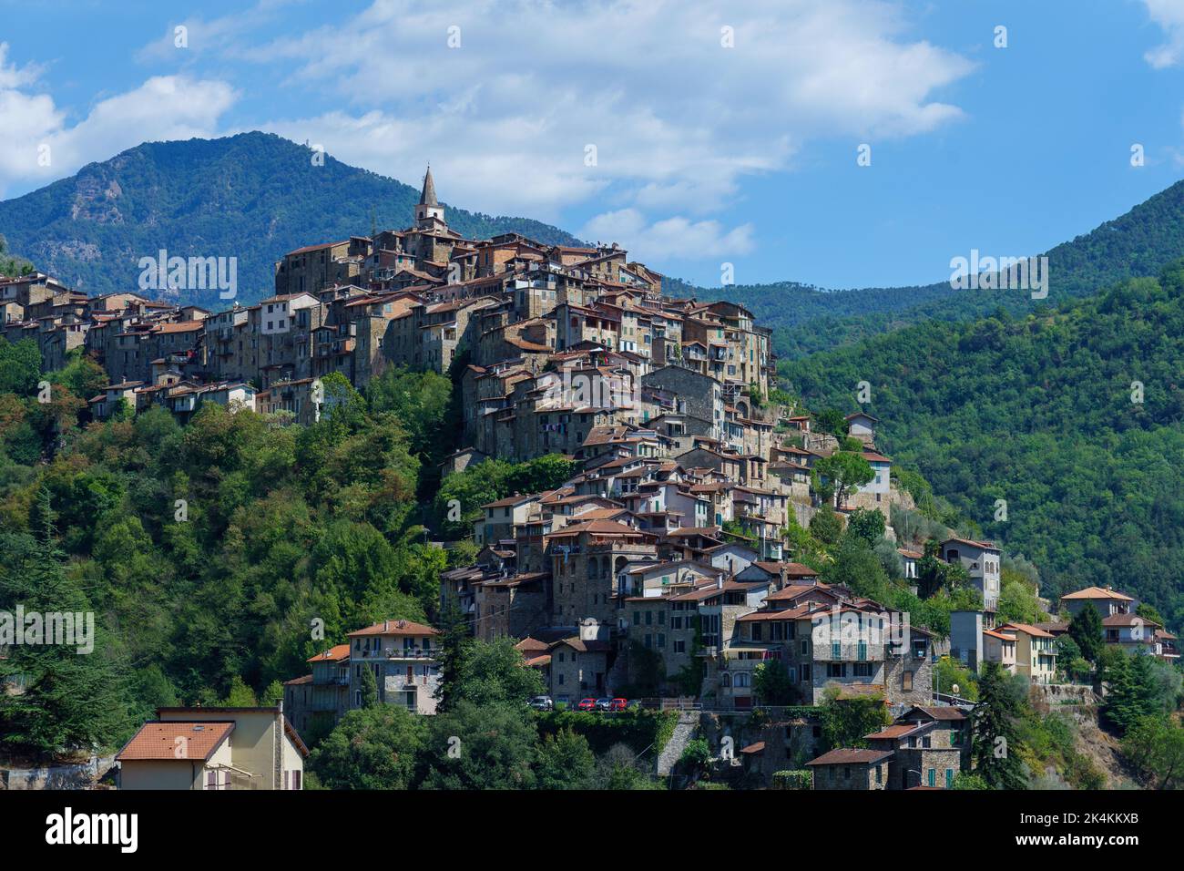 Italien. Ligurien. Das hoch gelegene Dorf Apricale im Val Nervia (Imperia, Ligurien, Italien) Stockfoto