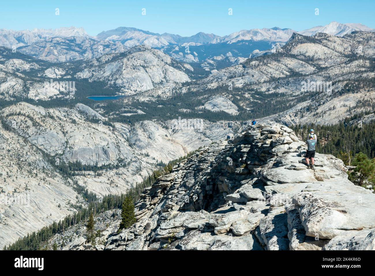 Der Weg zu Clouds Rest, einem Berggipfel im Yosemite National Park, CA, der einen Panoramablick auf den Park einschließlich Half Dome bietet, ist schwierig. Stockfoto