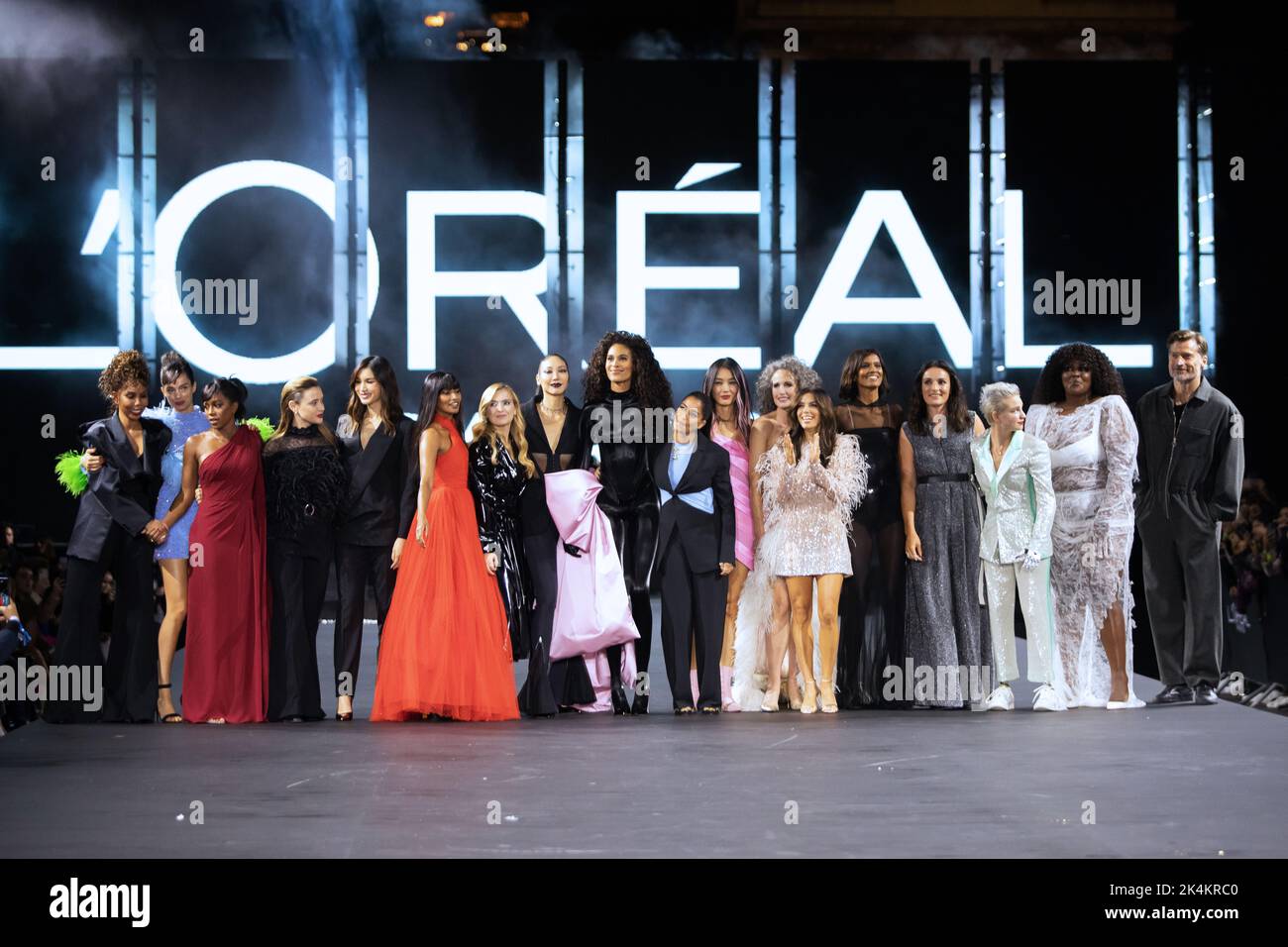 Frankreich, Paris, 2. oktober 2022, Fashion Show L'Oréal Spring Summer 23, Final, François Loock/Alamy Credit: Loock François/Alamy Live News Stockfoto