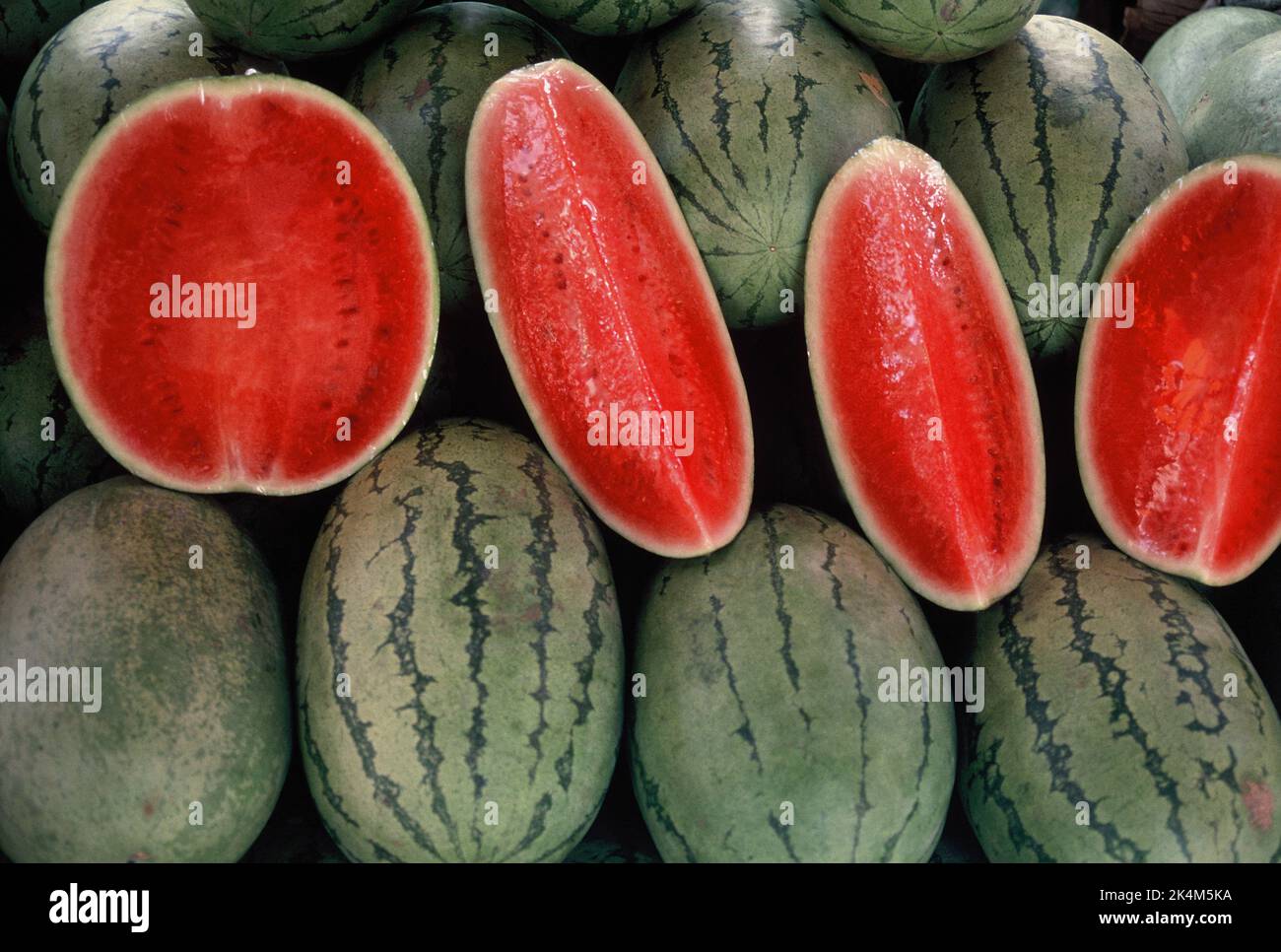 Malaysia. Sabah. Markt. Nahaufnahme von frischen Wassermelonen. Stockfoto