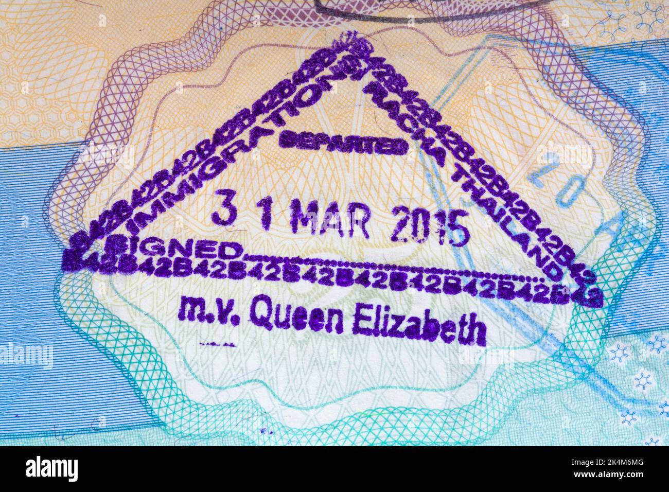 Einwanderung Si Racha Thailand verließ m.v. Queen Elizabeth 31 Mar 2015 Briefmarke im britischen Pass Stockfoto