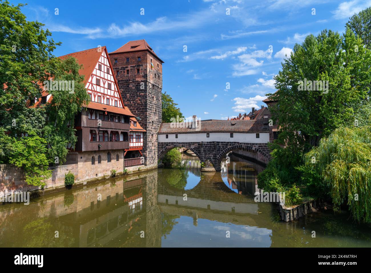 Weinstadl, Wasserturm und Hencurbrücke an der Pegnitz, Nürnberg, Bayern, Deutschland Stockfoto