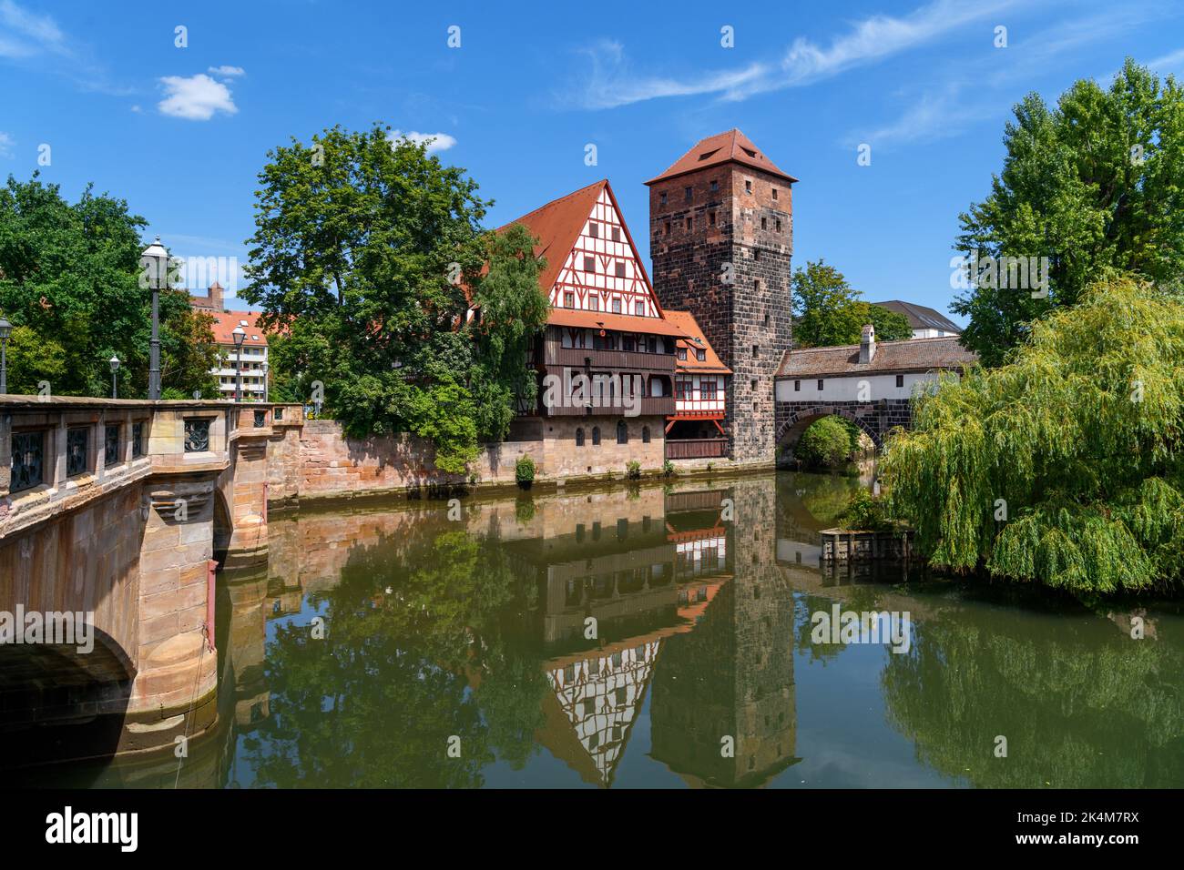 Weinstadl, Wasserturm und Hencurbrücke von der Maxbrücke, Pegnitz, Nürnberg, Bayern, Deutschland Stockfoto
