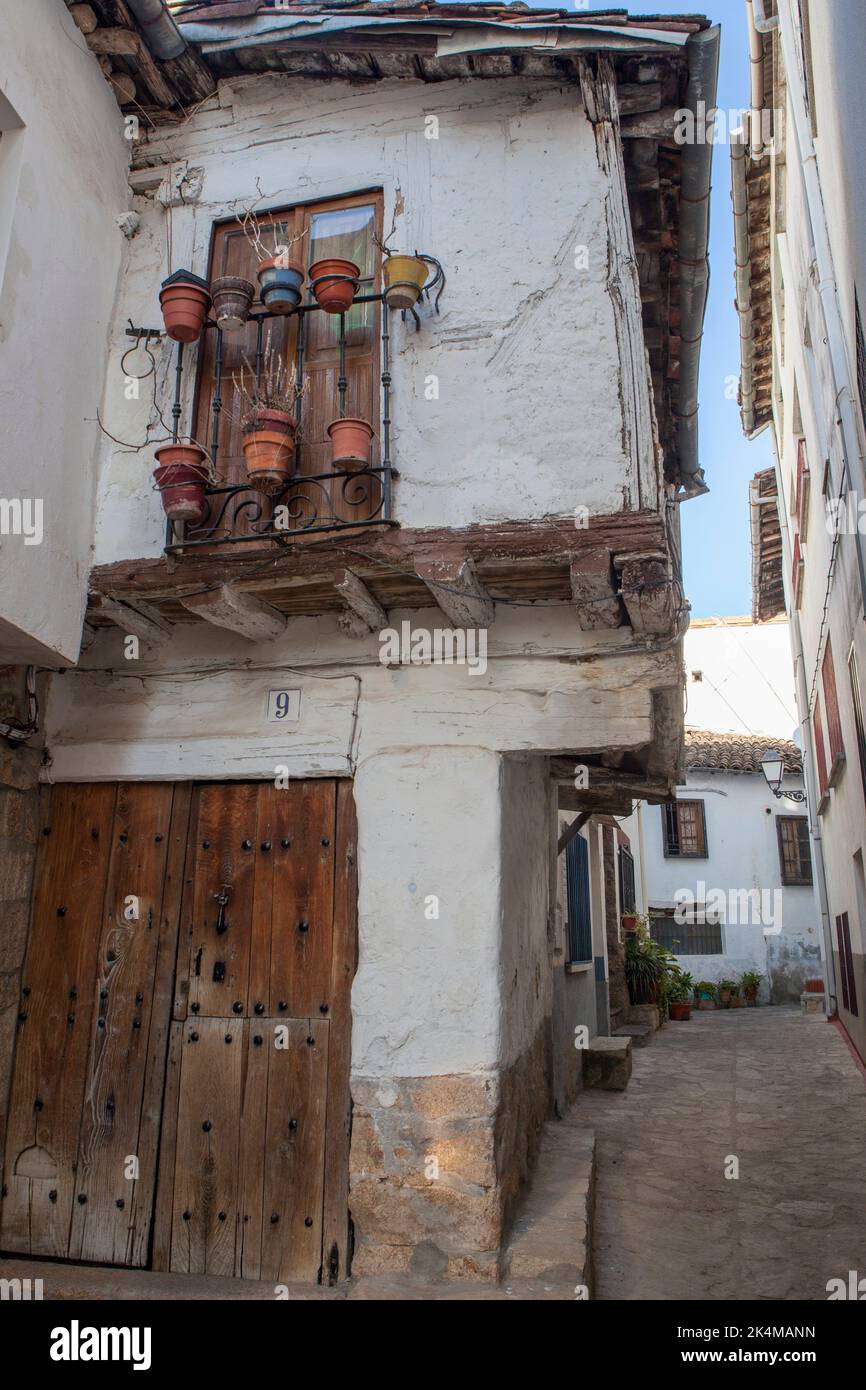 Schmale Straße von Losar de la Vera Architektur. Caceres, Extremadura, Spanien. Stockfoto