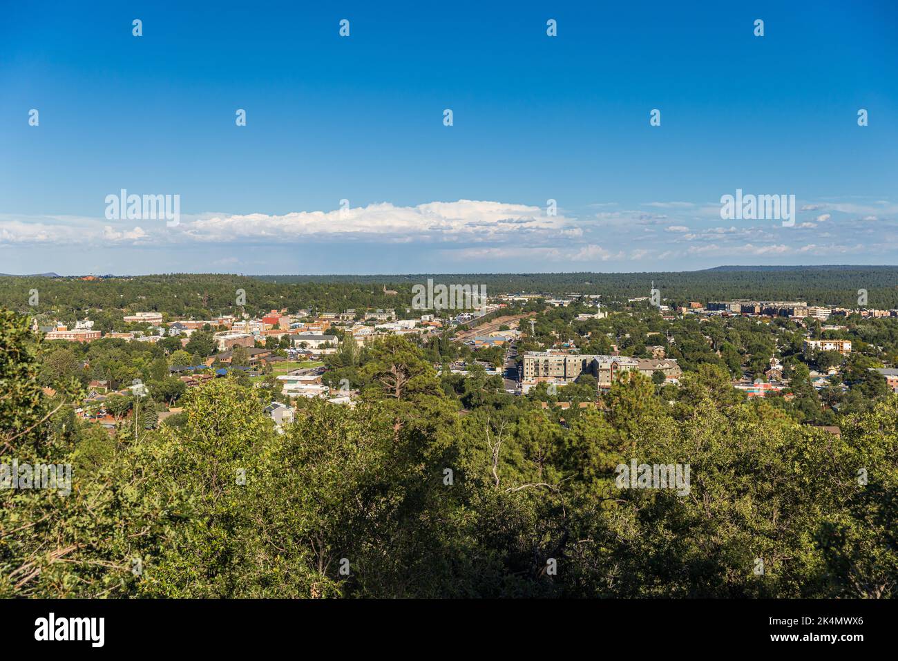 Nachmittagsansicht des Stadtbildes von Flagstaff vom Lowell Observatory aus Stockfoto