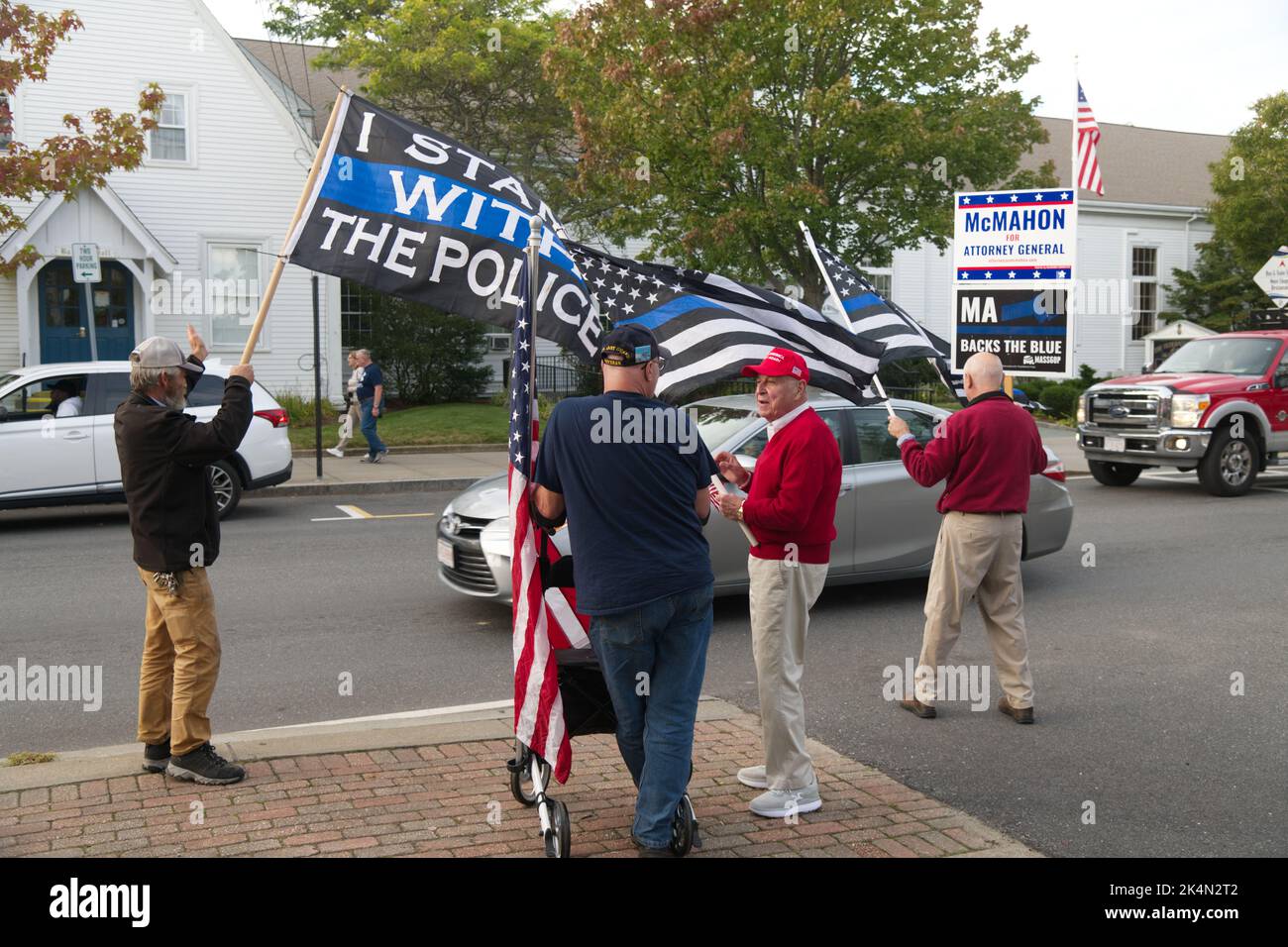 AMERIKA UNTERSTÜTZT DIE BLAUEN - HERAUSRAGENDE United Cape Patriots. Hyannis, Massachusetts am Cape Cod Stockfoto