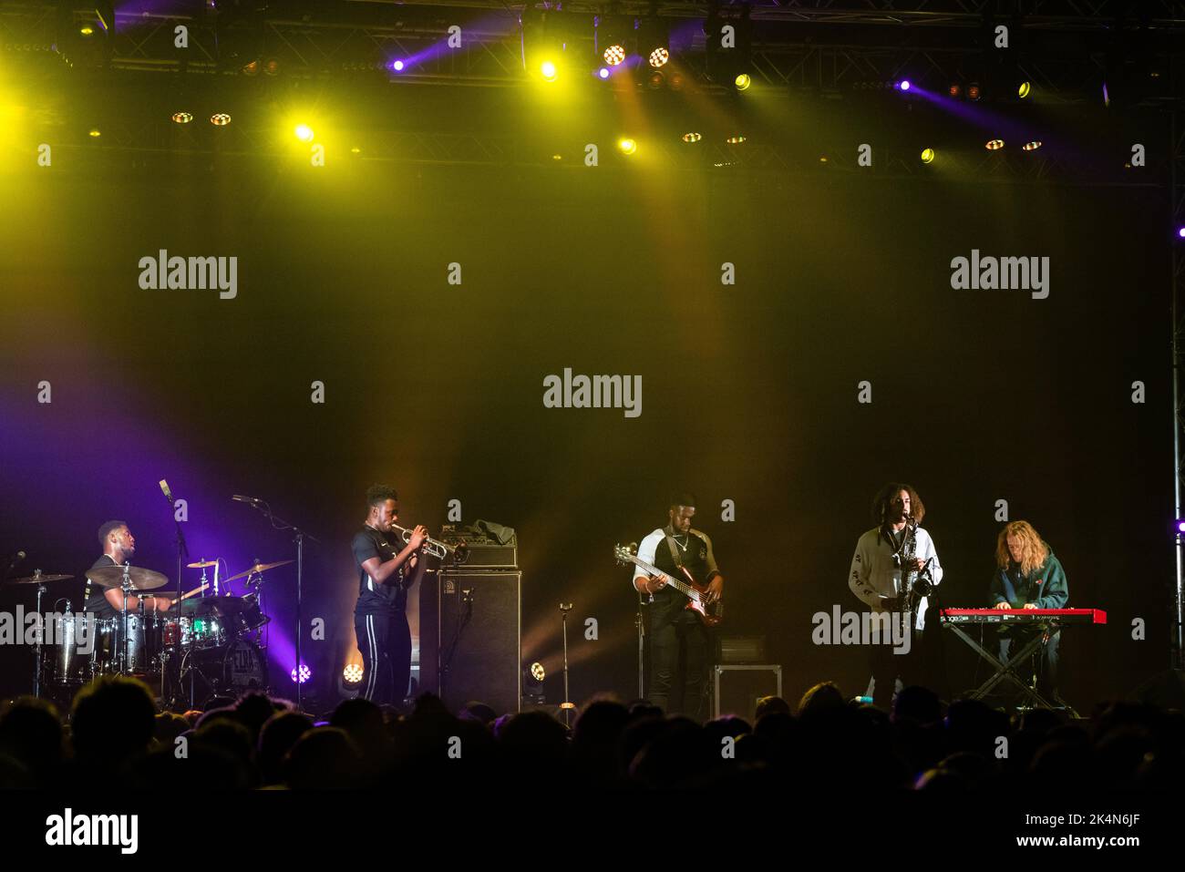 Ezra Collective spielt einen Jazz auf der Far Out Stage beim Green man Festival 2019, einem beliebten Musikfestival in Wales, Großbritannien. Foto: Rob Watkins. Stockfoto