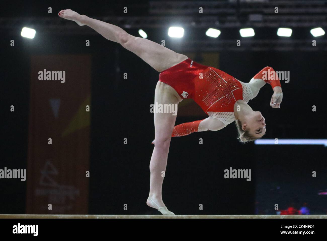 Alice KINSELLA aus England im Women's Balance Beam Finale bei den