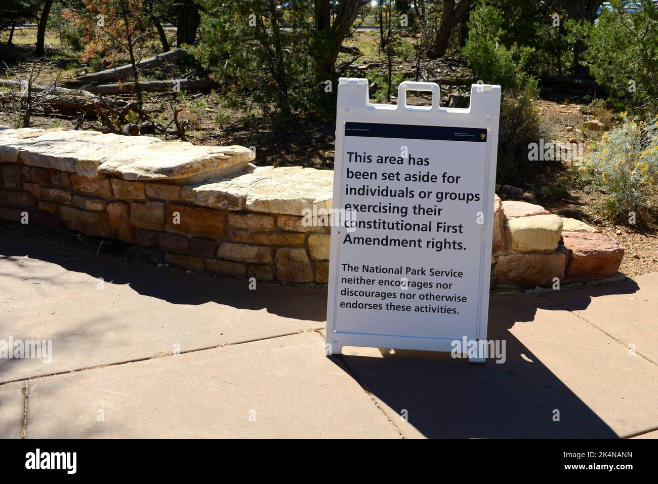 Melden Sie sich in einem Bereich an, der für diejenigen bestimmt ist, die die verfassungsmäßigen First Amendment-Rechte am Grand Canyon AZ ausüben möchten Stockfoto