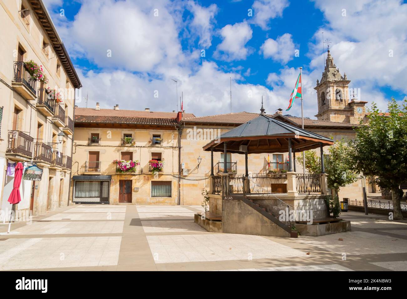 Hauptplatz der Stadt Araia, Provinz Alava, Spanien Stockfoto