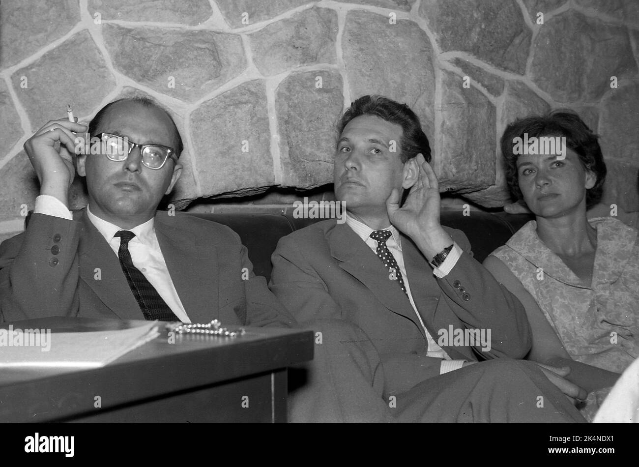 Andrzej Wajda (Mitte), polnischer Regisseur, beim Internationalen Filmfestival Mar del Plata, März 1960 Stockfoto