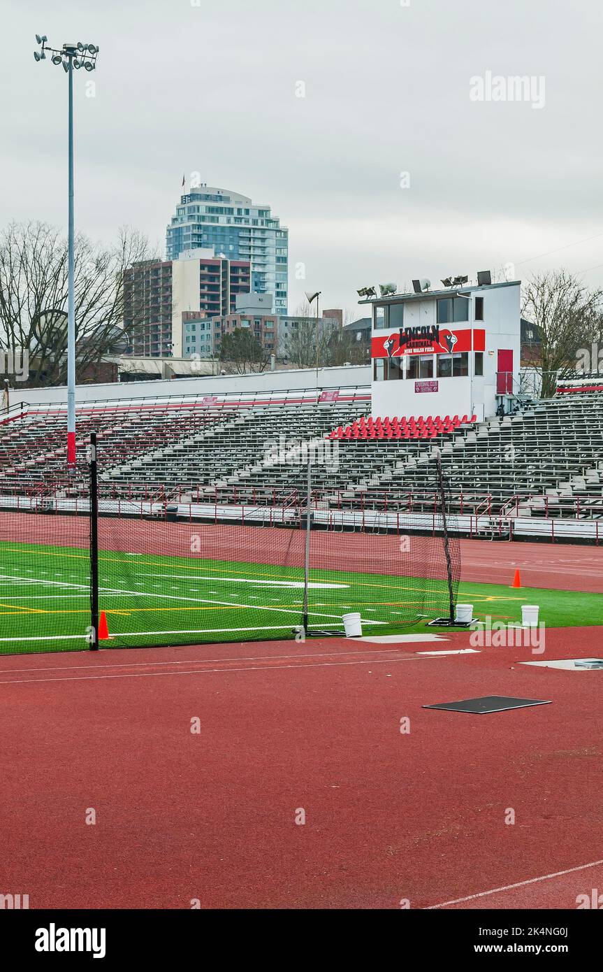 Leichtathletik auf dem Sportplatz der Lincoln High School in Portland, Oregon. Stockfoto