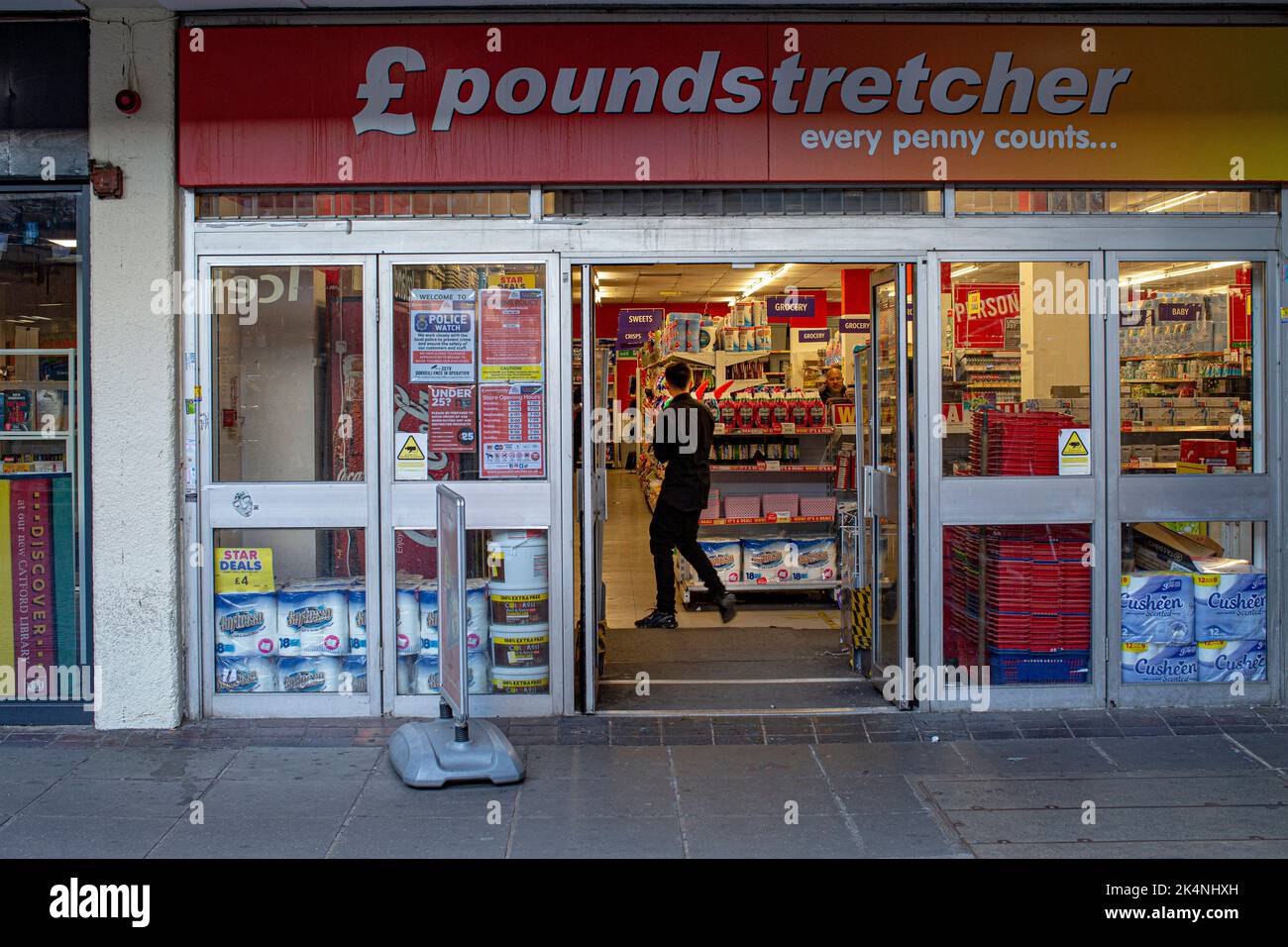 London, Großbritannien. September 29 2022 .Pound Stretcher Supermarkt im Catford Shopping Centre, London. Stockfoto