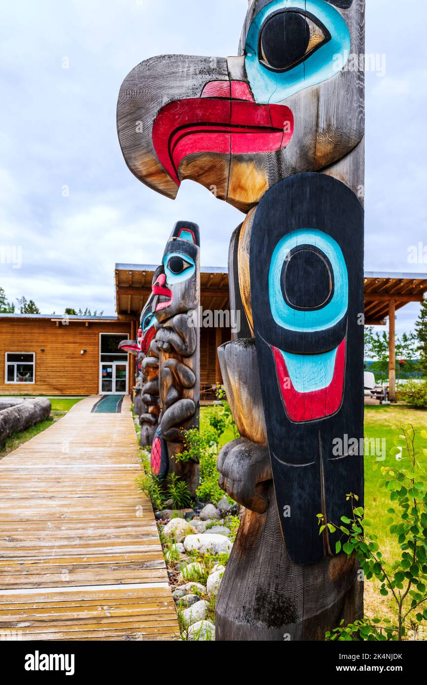 Totem Poles; Teslin Tlingit Heritage Center; Teslin; Yukon; Territory Canada Stockfoto