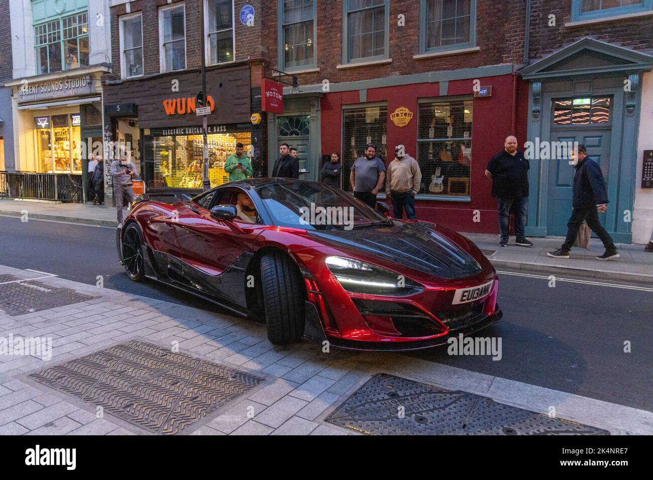 London, Großbritannien. 03. Oktober 2022. Chris Eubank Jr kommt zu seiner Matchroom und Wasserman Fight Week Launch Party in Outernet, London. (Foto: Phil Lewis/SOPA Images/Sipa USA) Quelle: SIPA USA/Alamy Live News Stockfoto