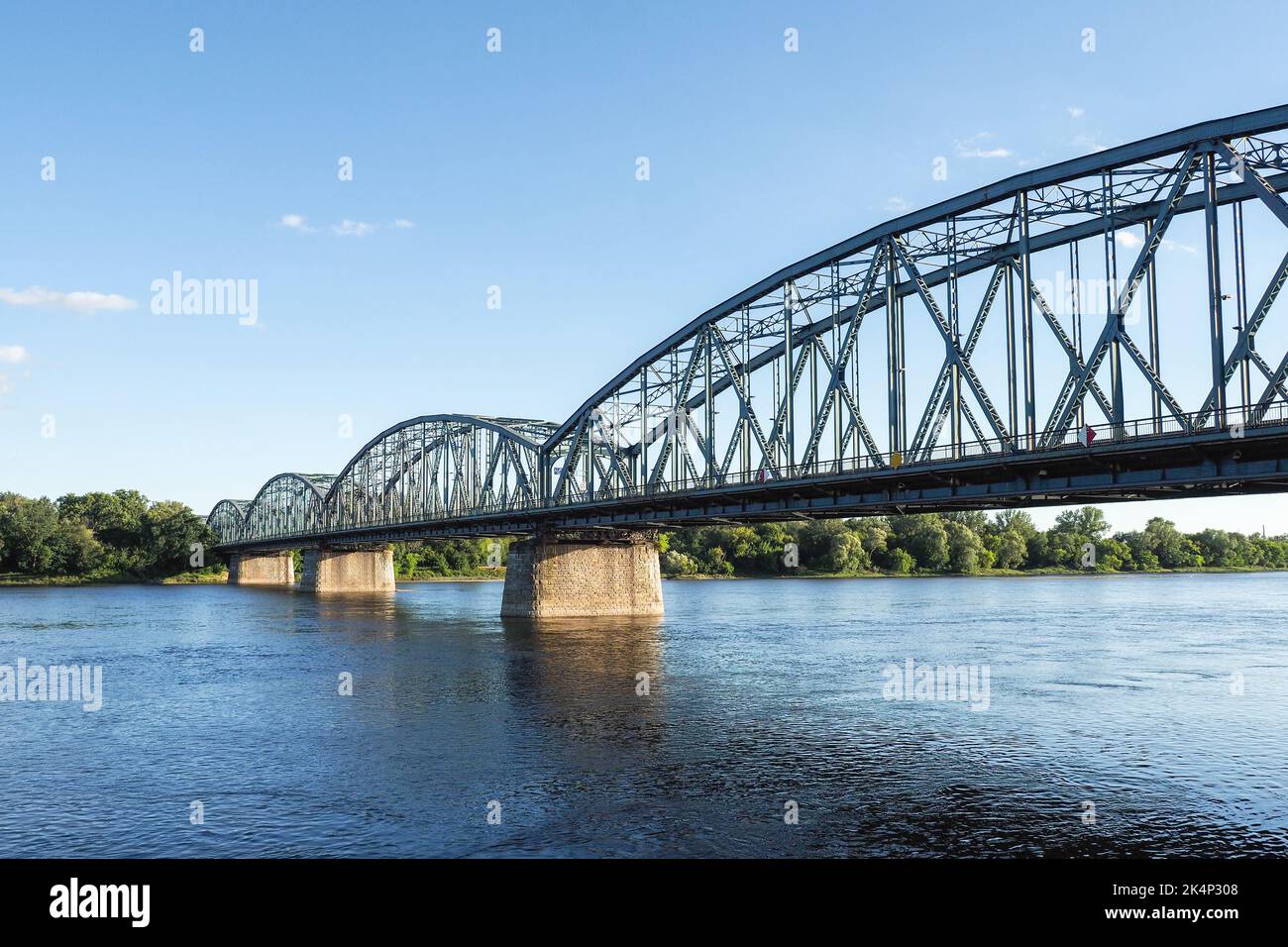 Toruń, Polen - 6. August 2018: Brücke über die Weichsel Stockfoto