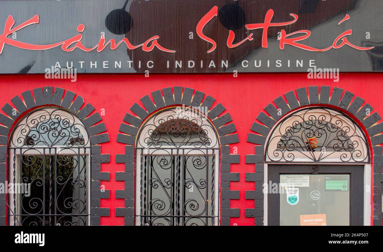 King Street, Hammersmith, London, Großbritannien; das indische Restaurant Kama Sutra Stockfoto