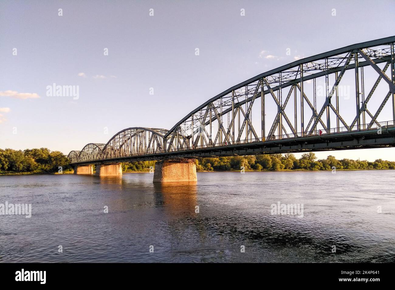 Toruń, Polen - 6. August 2018: Brücke über die Weichsel Stockfoto