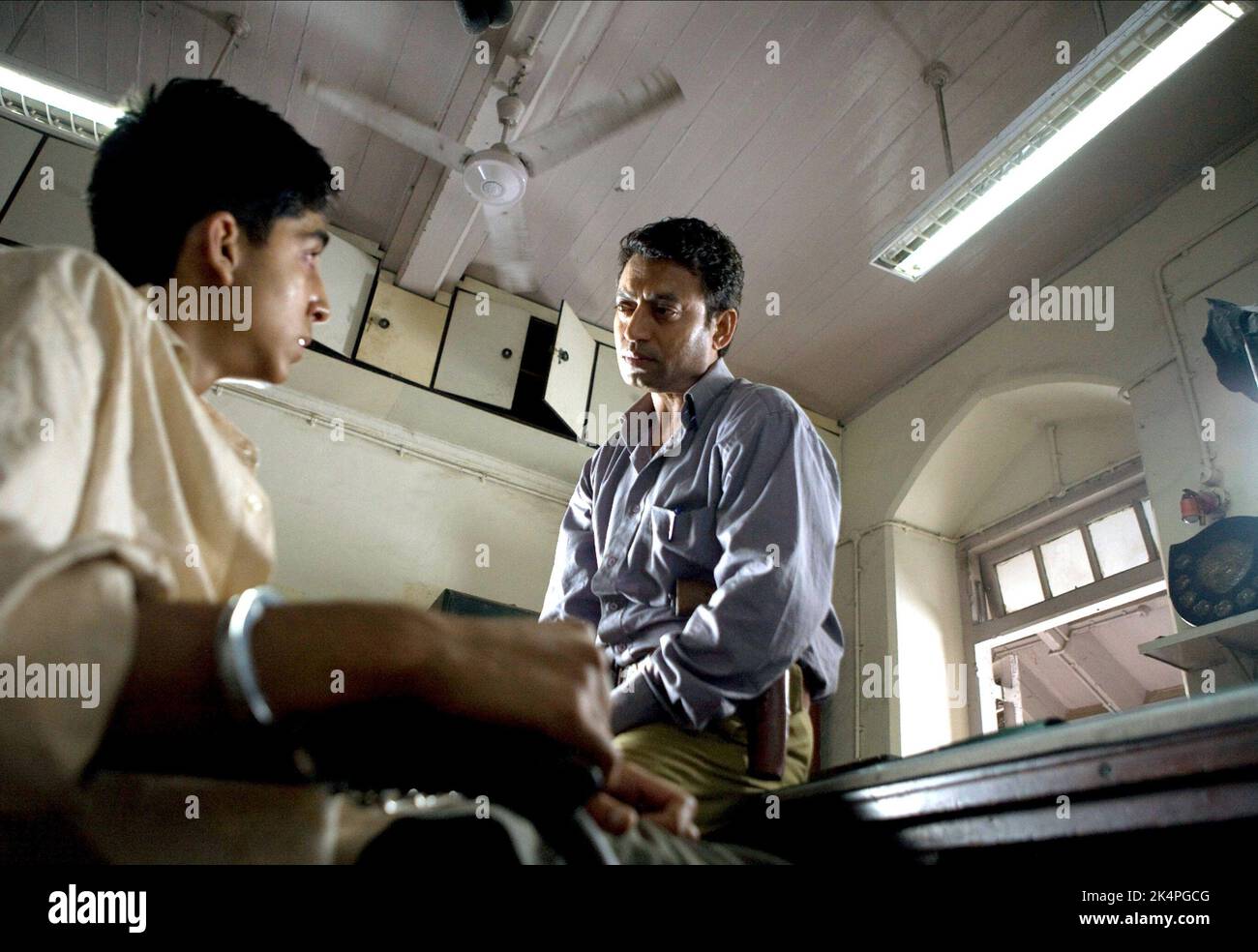 DEV PATEL, IRFAN KHAN, Slumdog Millionaire, 2008 Stockfoto