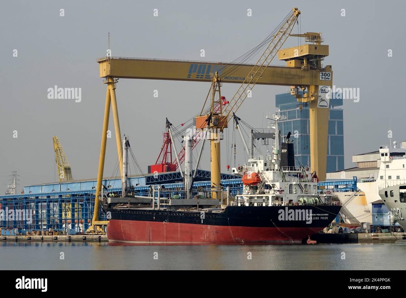 Am 2022. August wurde das Tankschiff in PAL Surabaya, Indonesien angedockt und repariert Stockfoto