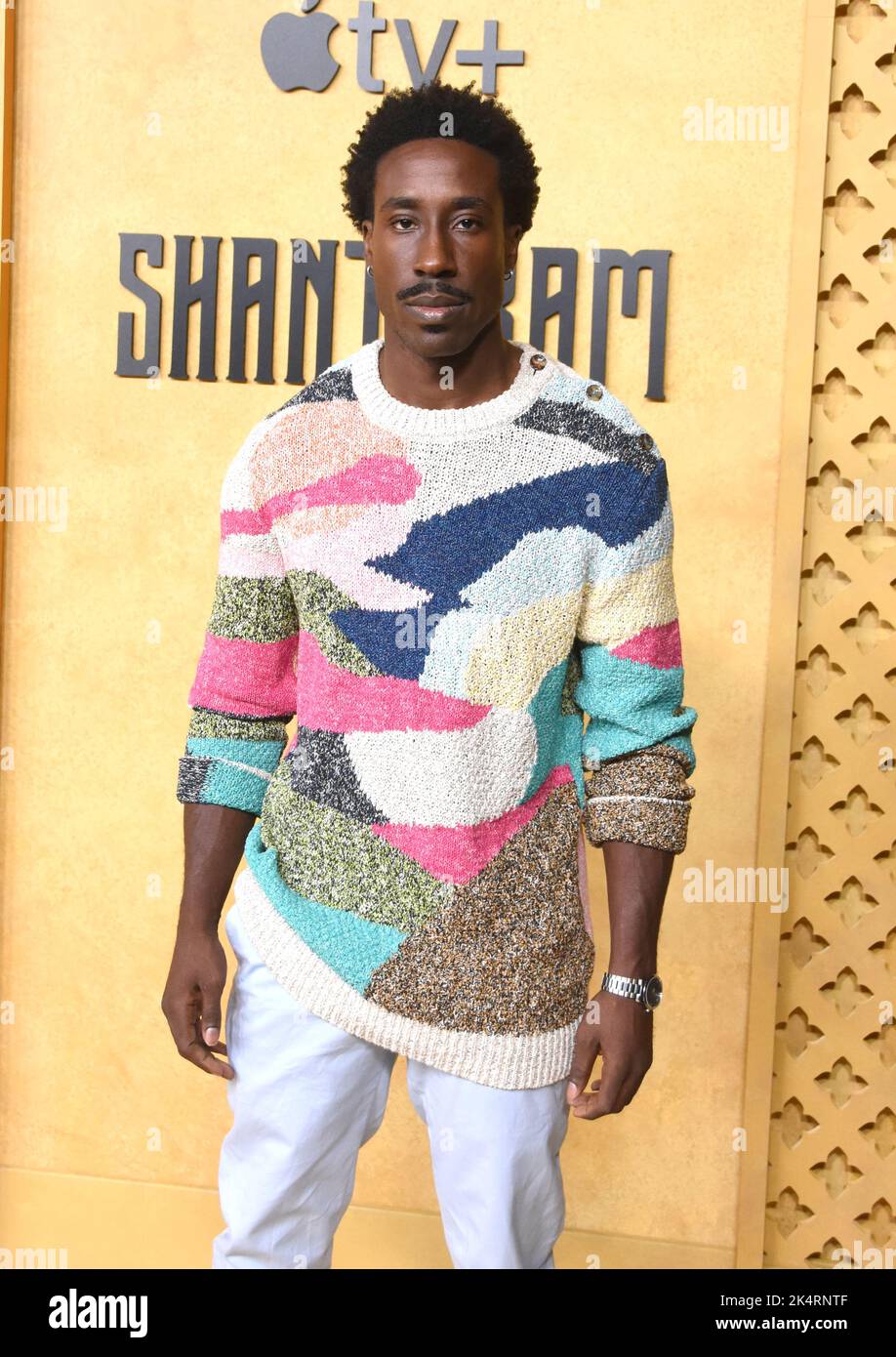 Los Angeles, Kalifornien, USA 3.. Oktober 2022 Jamal Akakpo nimmt an der Apple TV+ Original-Serie „Shantaram“-Premiere im Regency Village Theatre am 3. Oktober 2022 in Los Angeles, Kalifornien, USA Teil. Foto von Barry King/Alamy Live News Stockfoto