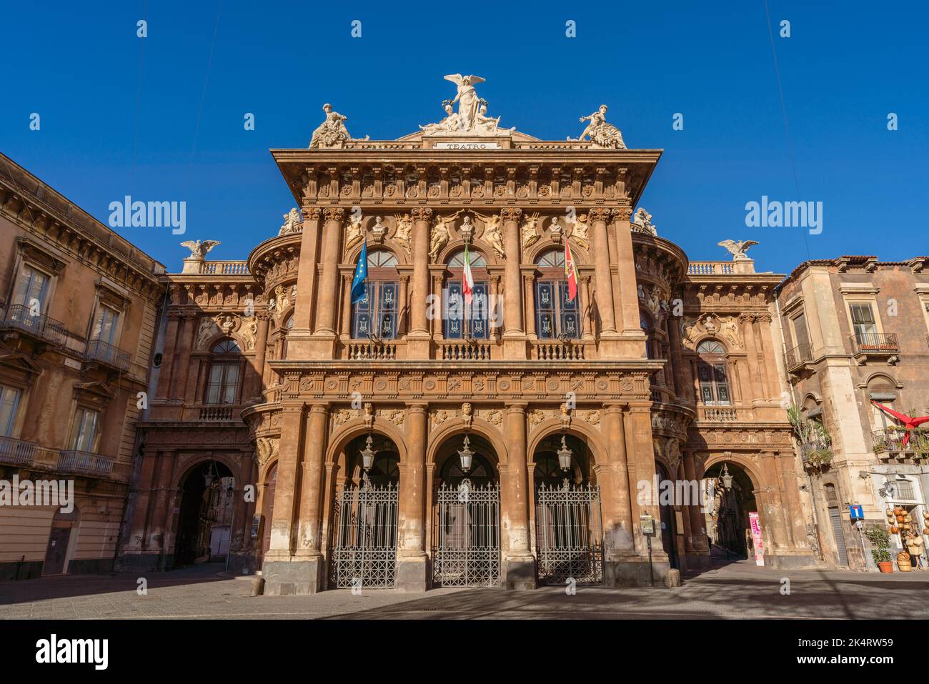 Catania, Italien. 09.14.2022. Außenansicht des Teatro Massimo Bellini, Stadt Opernhaus in Sizilien. Es wurde 1890 im Barockstil eingeweiht Stockfoto