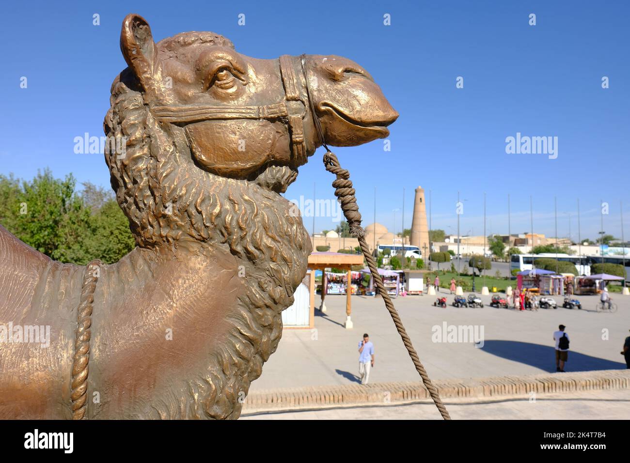 Chiwa Usbekistan - Denkmal für Händler an der Seidenstraße am Eingang zum Ichon Qala Stockfoto