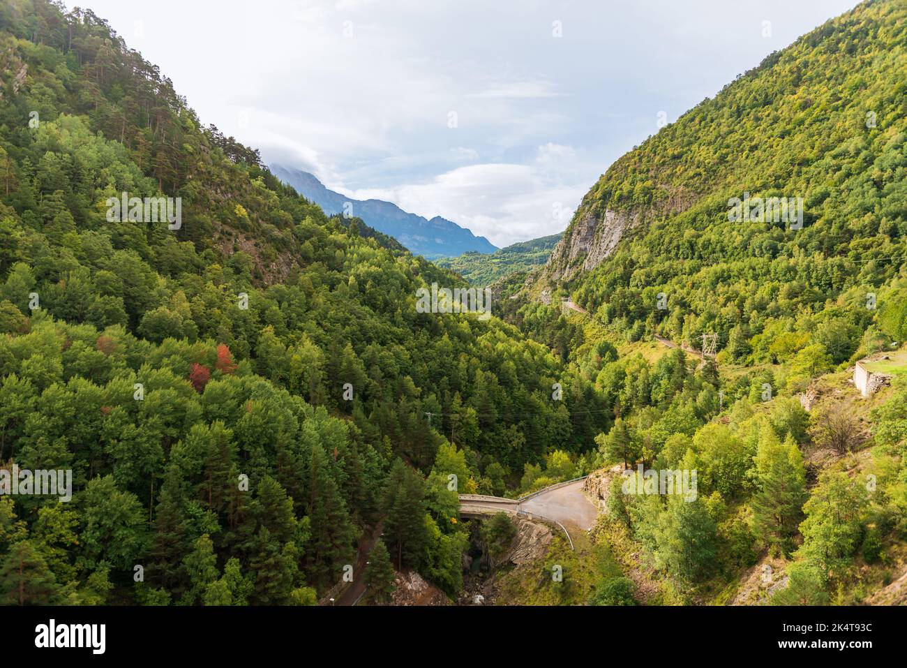 Das Tena-Tal in den spanischen Pyrenäen, in der Nähe von Sallent de Gallego, in der Provinz Huesca, Aragon, Spanien Stockfoto