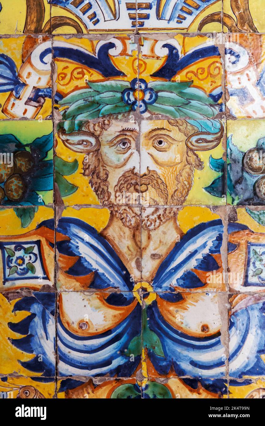 Kopf eines Mannes in Keramikfliesen. Museo de Belles Artes/Museum der Schönen Künste, Sevilla, Spanien. Stockfoto
