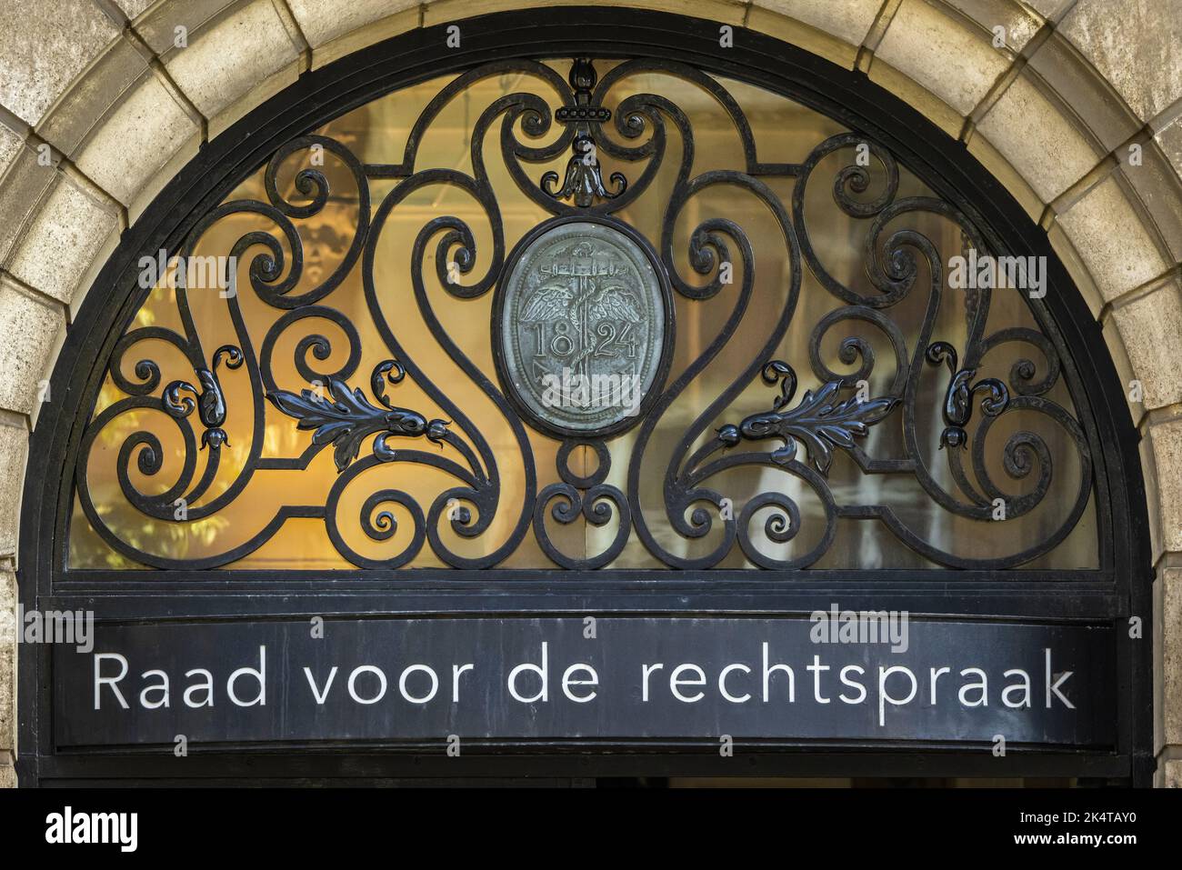 2022-10-04 10:47:38 DEN HAAG - Außengebäude Rat für die Justiz der Rat für die Justiz wurde am 1. Januar 2002 gegründet und bildet die Verbindung zwischen dem Justizminister und den Gerichten. Aufgabe des Rates ist es, dafür zu sorgen, dass die Gerichte ihre richterliche Aufgabe ordnungsgemäß erfüllen können. Der Rat ist der Ansprechpartner für die Justiz in der politischen und sozialen Debatte. ANP / Hollandse Hoogte / Laurens van Putten niederlande Out - belgien Out Stockfoto