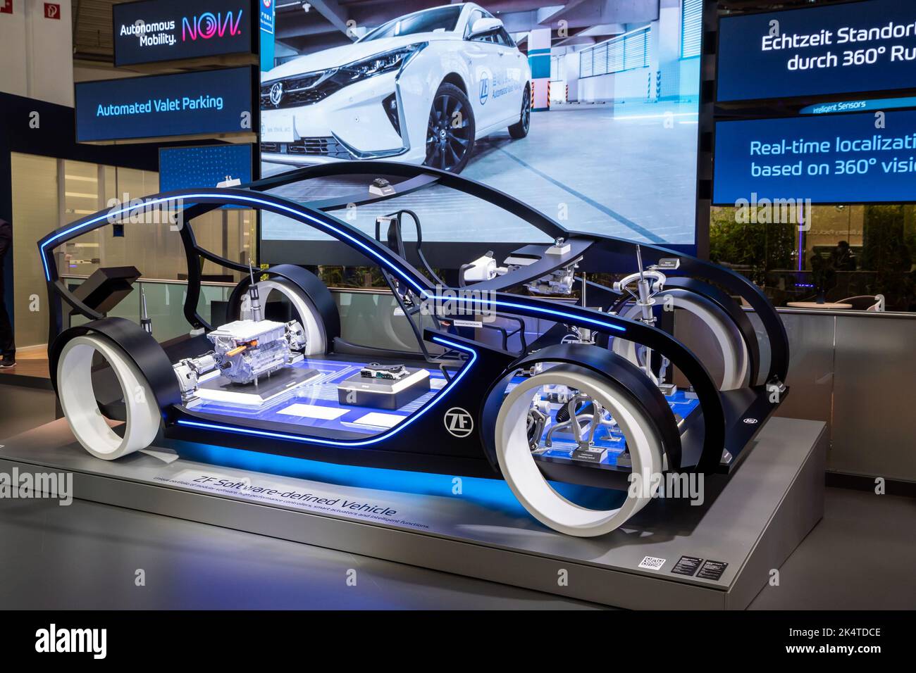 ZF Driving Intelligence für softwaredefinierte Fahrzeuge präsentiert auf der IAA Mobility 2021 in München, Deutschland - 6. September 2021. Stockfoto